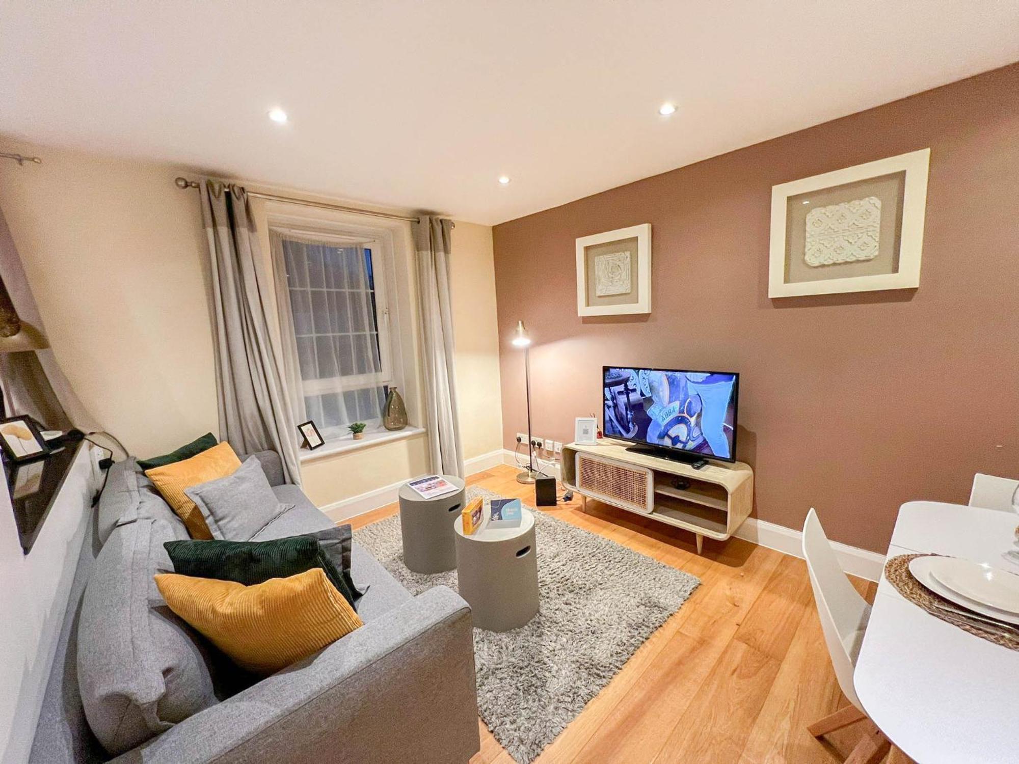 Chic 2-bedroom Flat With Free Wi-fi Few Steps From The Oval Leilighet *
