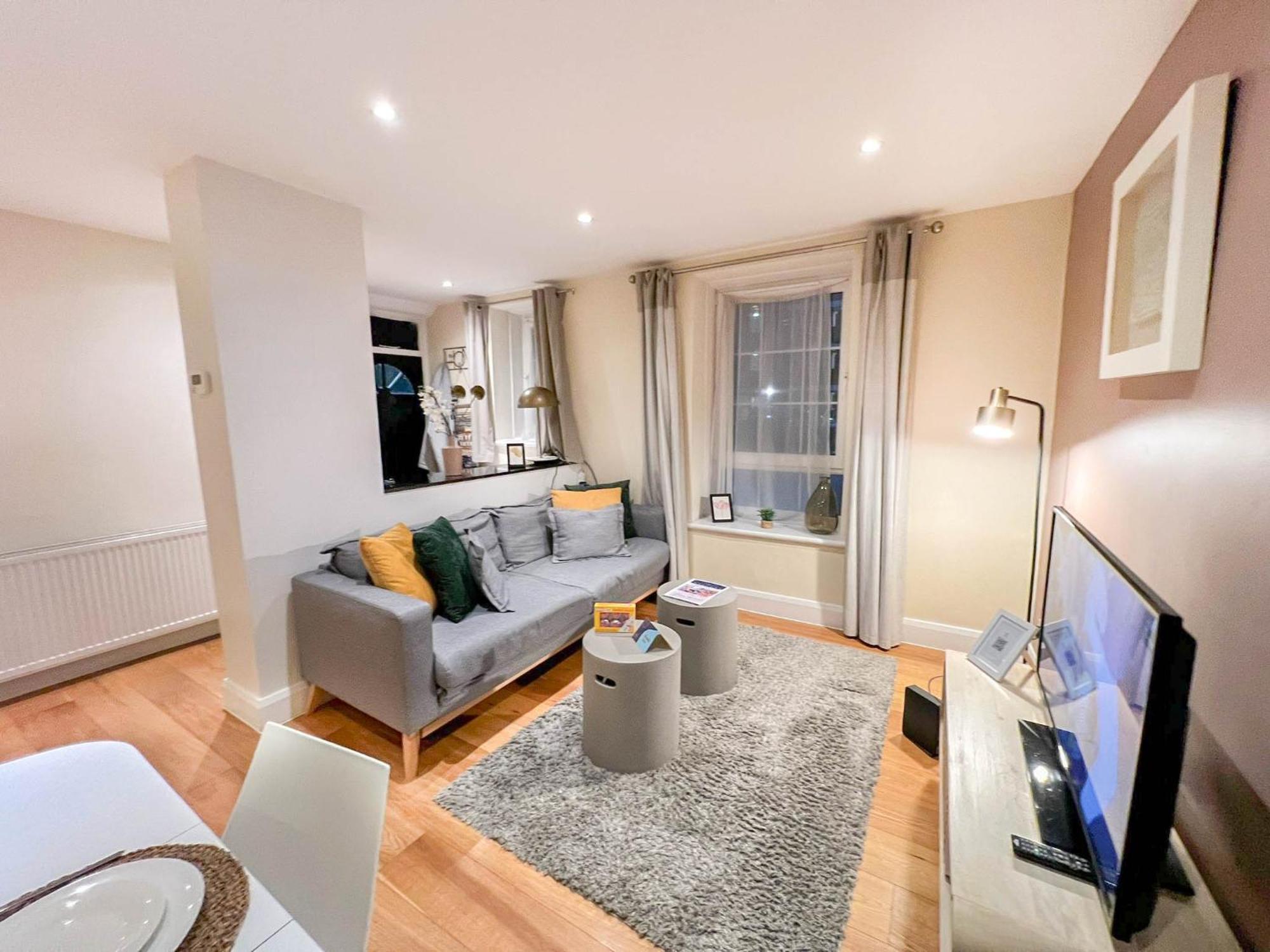 Leilighet Chic 2-bedroom Flat With Free Wi-fi Few Steps From The Oval London