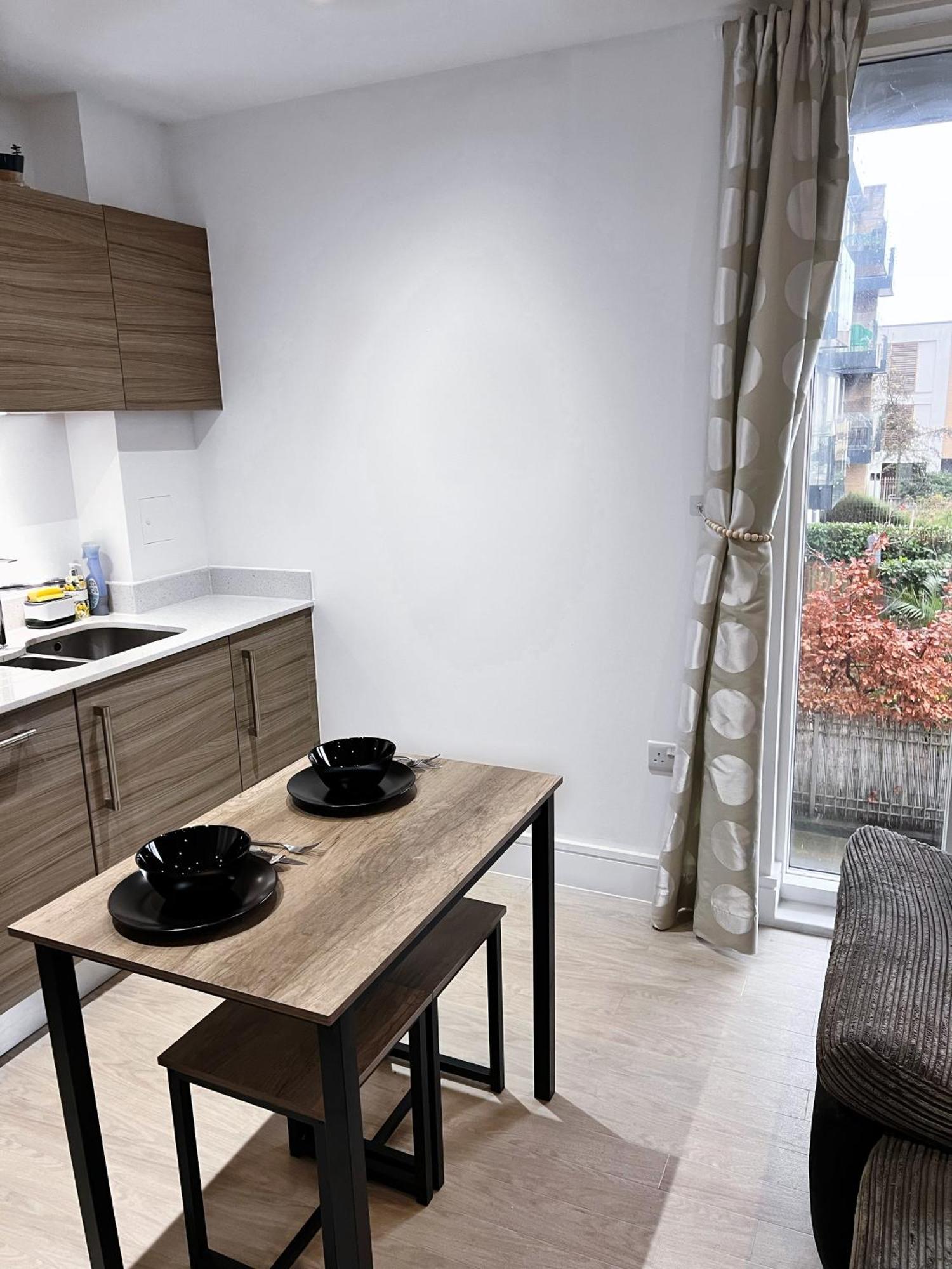 Luxury Modern 2 Bed 2 Bath Apartment