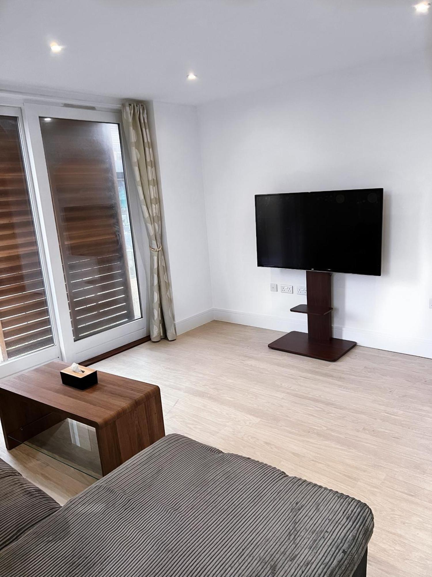 Luxury Modern 2 Bed 2 Bath Apartment