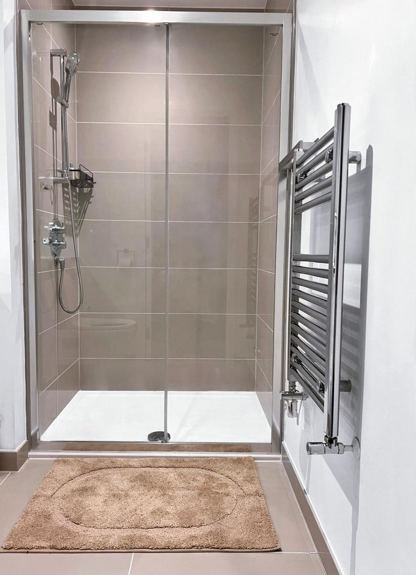 Luxury Modern 2 Bed 2 Bath Apartment London