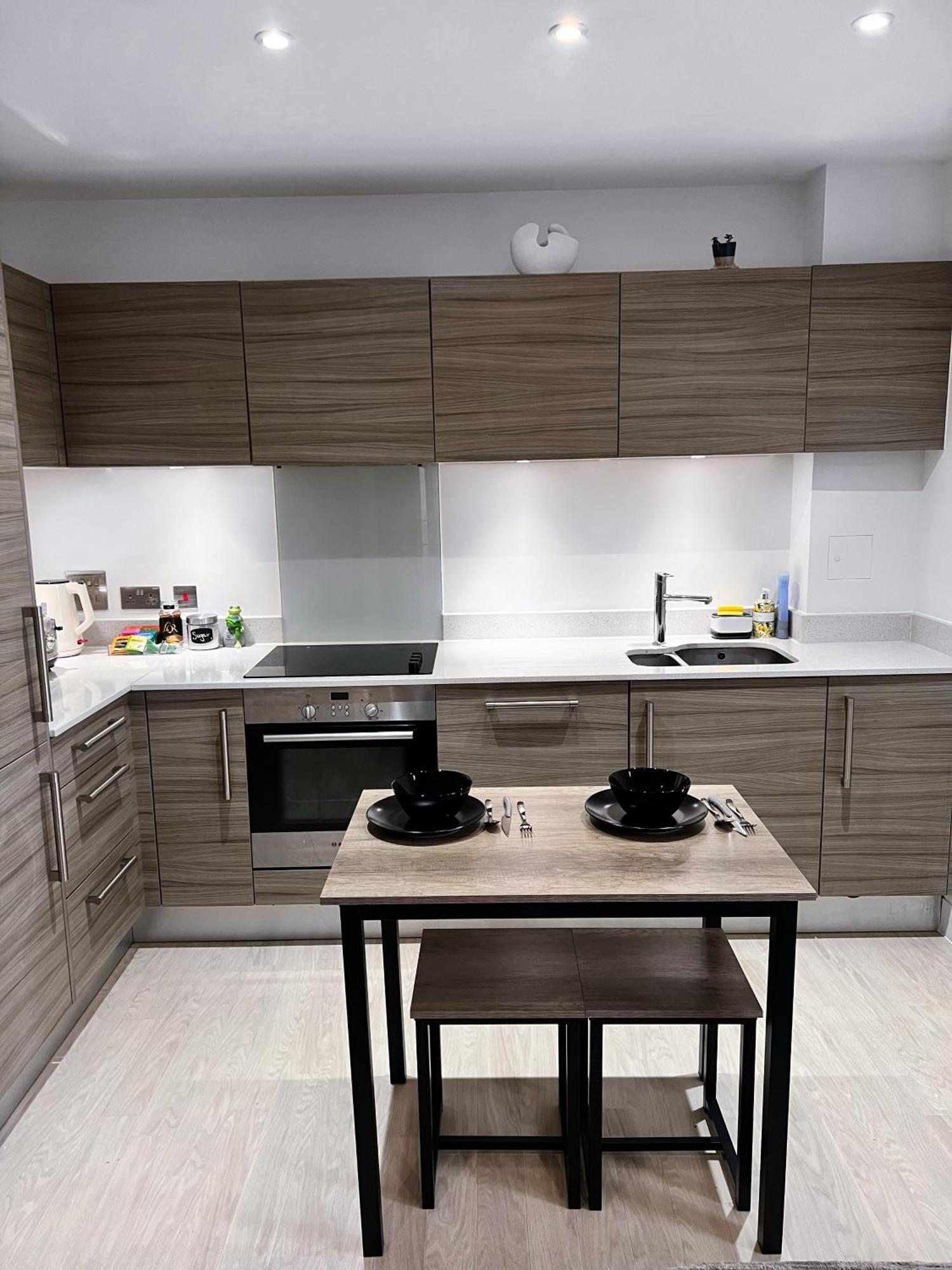 Apartment Luxury Modern 2 Bed 2 Bath London