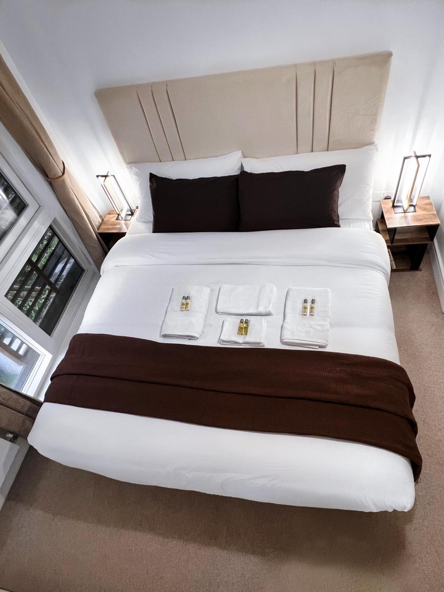 Apartment Luxury Modern 2 Bed 2 Bath *