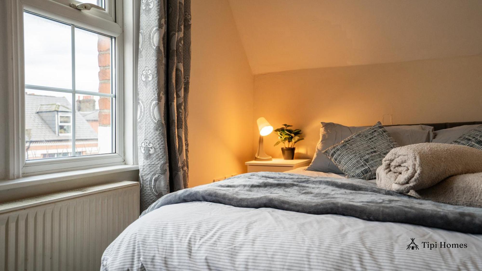 2 Bedroom 2 Bath Flat In Wandsworth Apartment