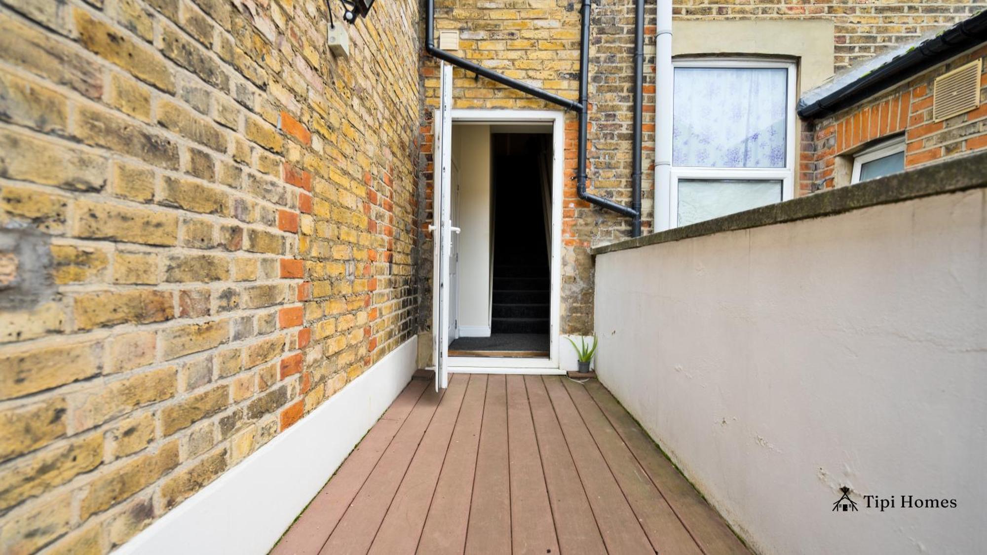 2 Bedroom 2 Bath Flat In Wandsworth Apartment London
