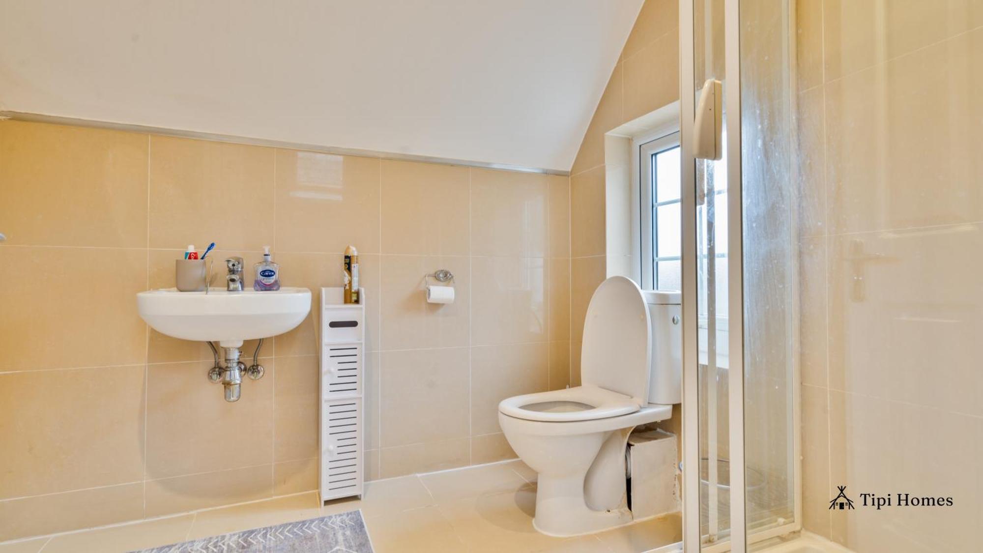 Apartment 2 Bedroom 2 Bath Flat In Wandsworth