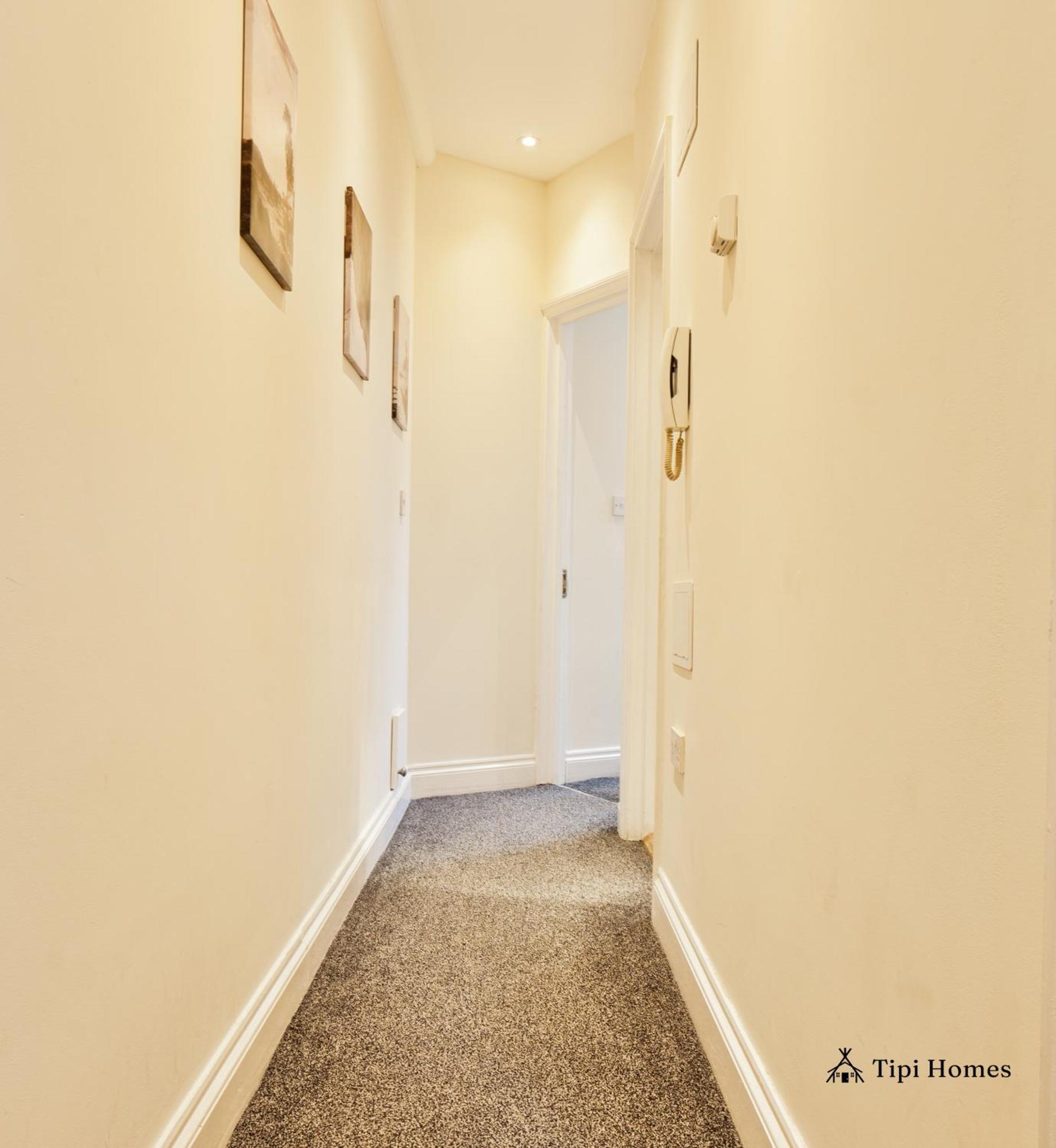 2 Bedroom 2 Bath Flat In Wandsworth