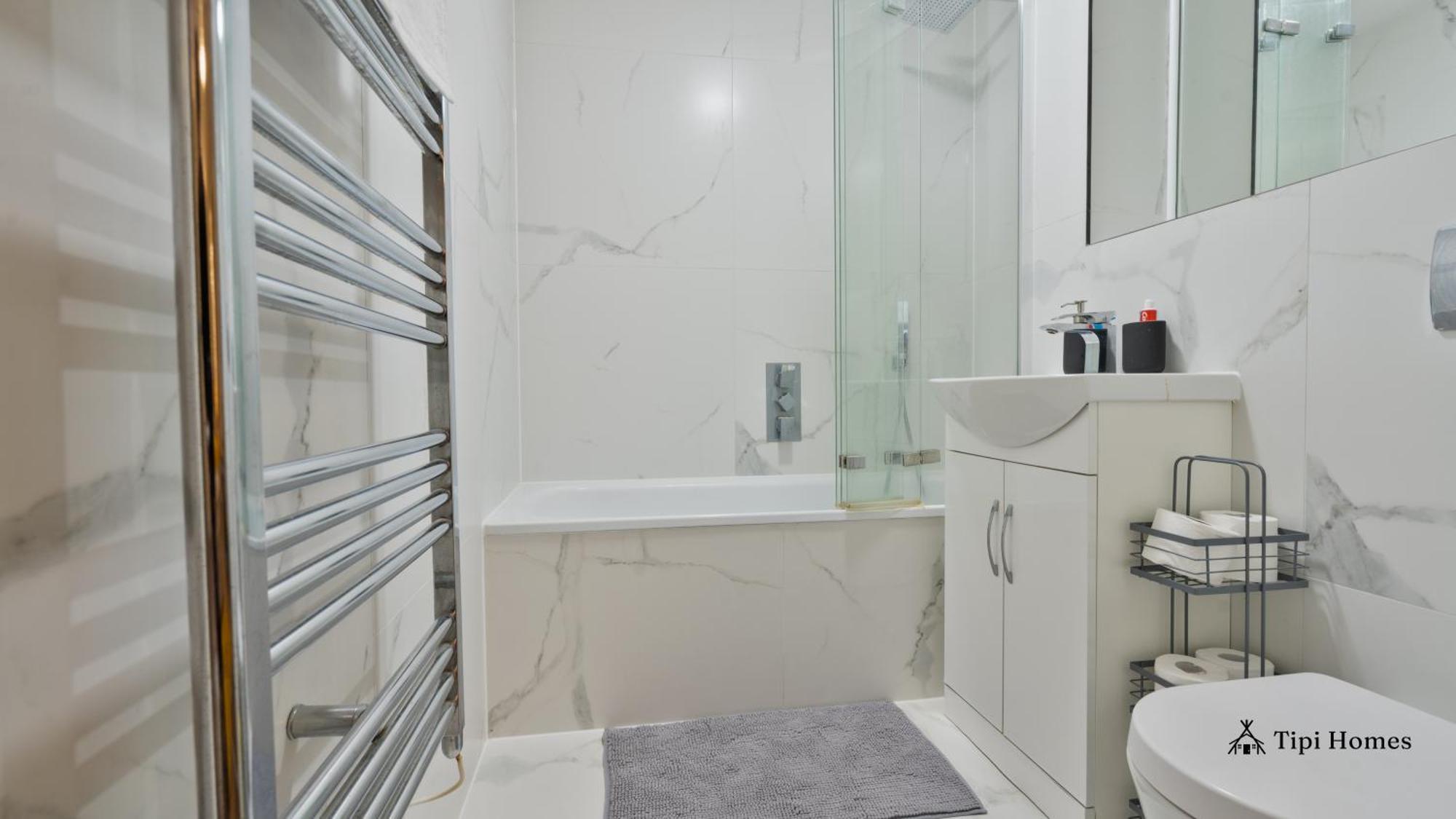 2 Bed 2 Bath, Golders Green, Near London