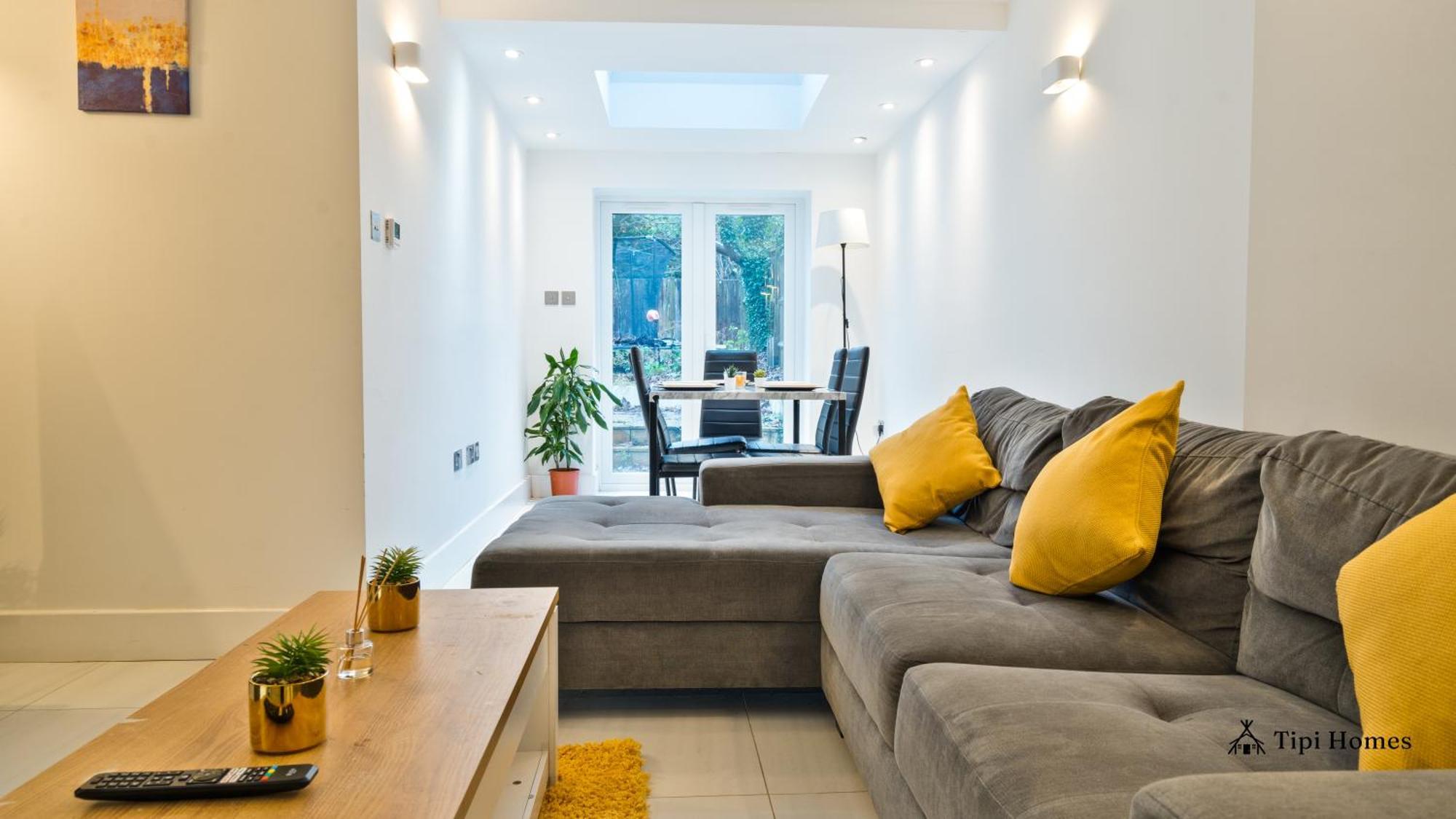Apartment 2 Bed 2 Bath, Golders Green, Near London