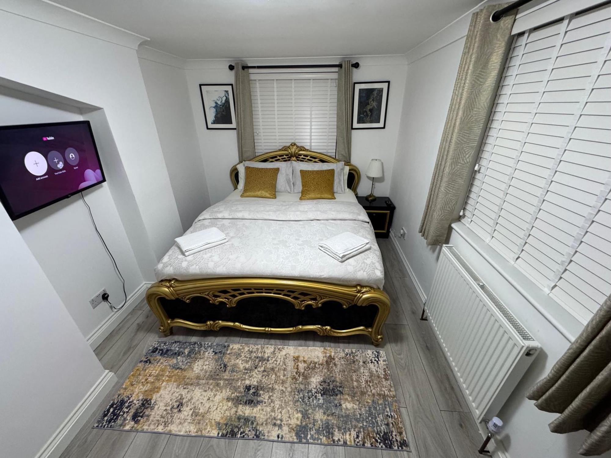 Appartement Modern 2-bed Flat Sleeps Up To 5 *