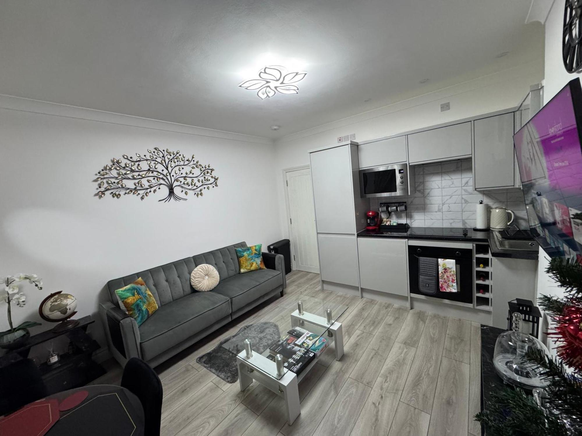 Modern 2-bed Flat Sleeps Up To 5 Appartement