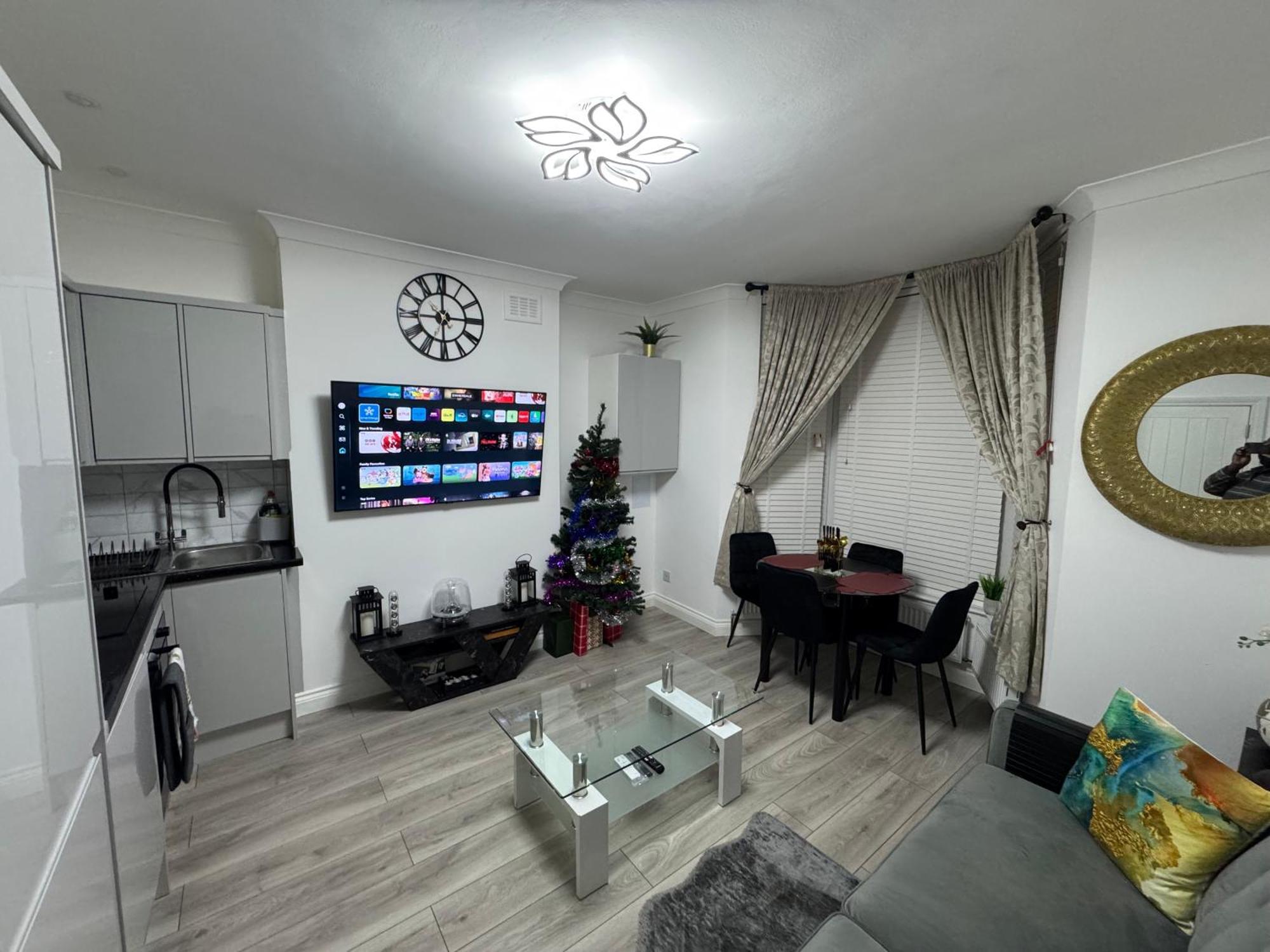 Appartement Modern 2-bed Flat Sleeps Up To 5 *