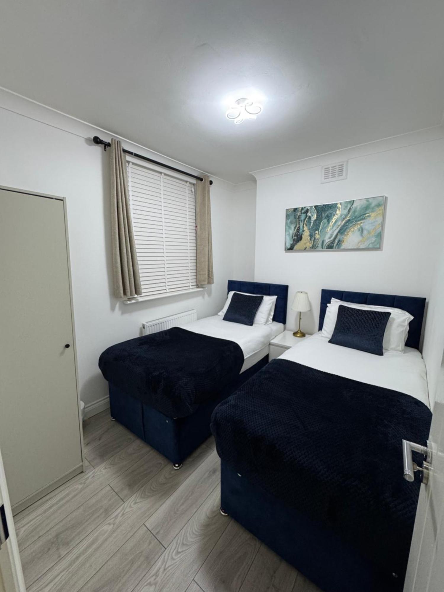 Modern 2-bed Flat Sleeps Up To 5 Appartement