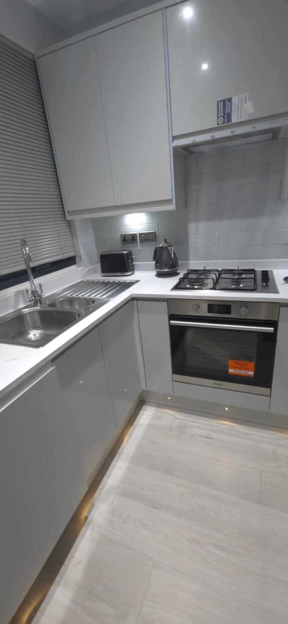 Family Friendly Fully Refurbished 3 Bedroom, 3 Bathroom In Apartment London