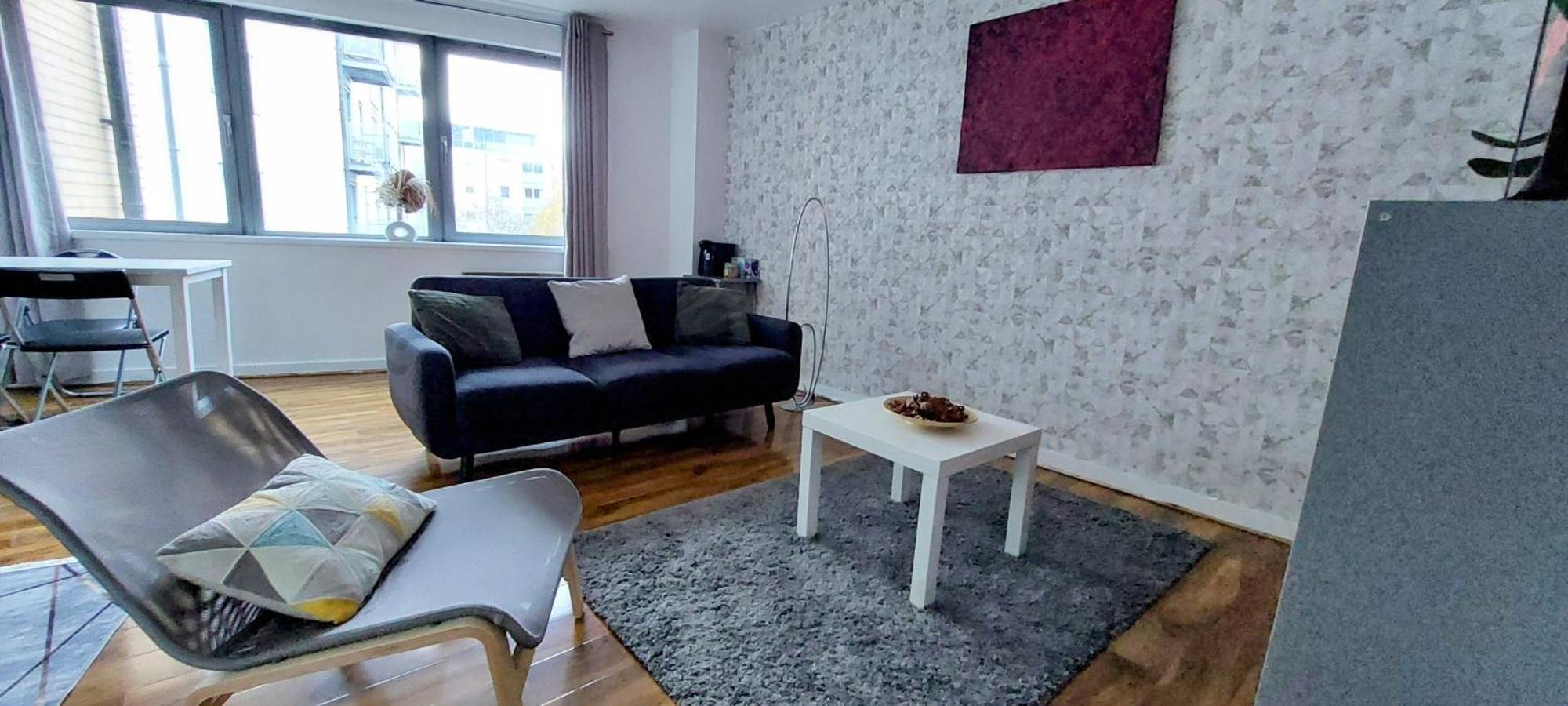 Charming 1bdr Serviced Condo! 4 Guests Pool N Free Parking Appartement