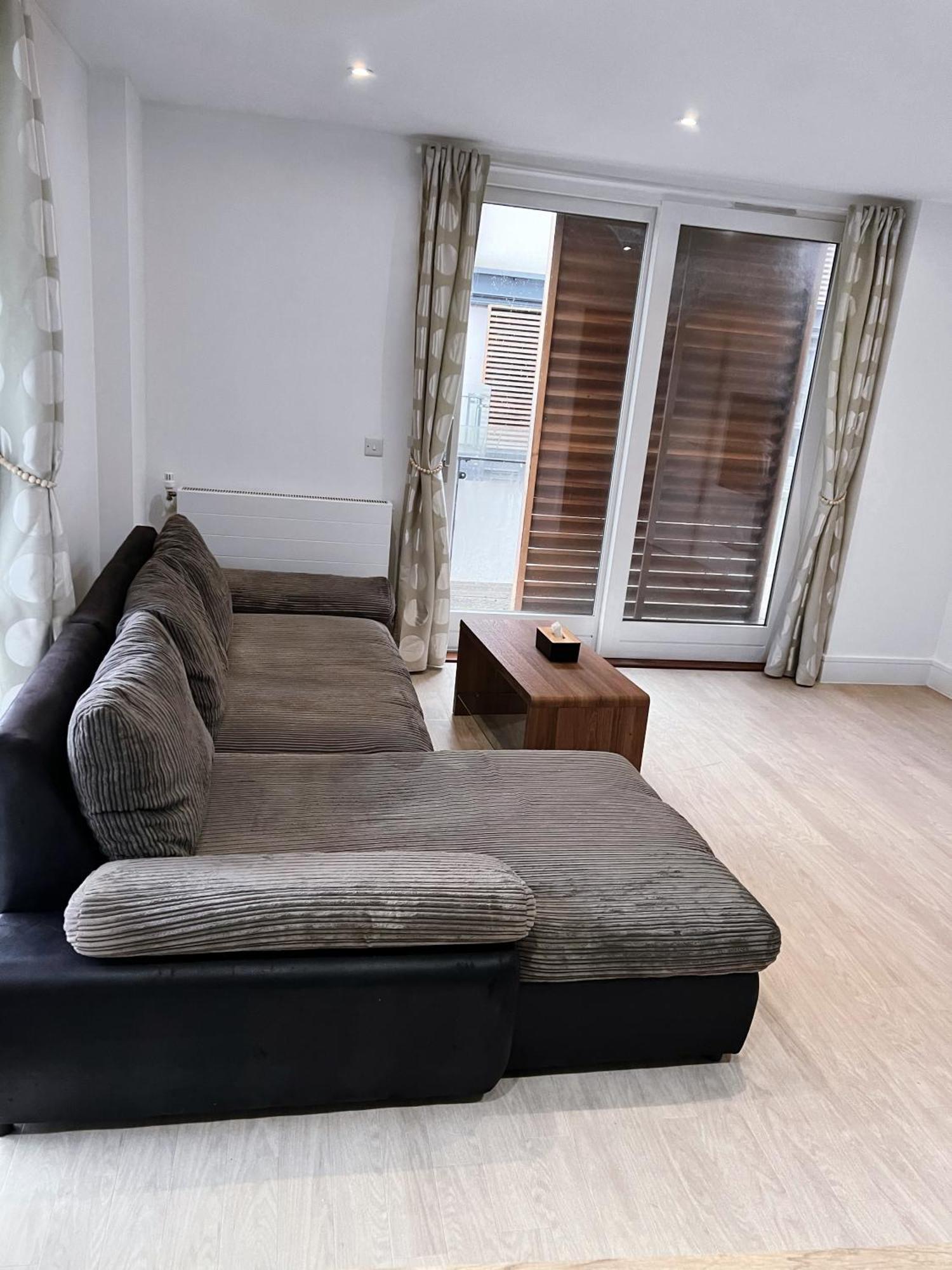 Luxury Modern 2 Bed 2 Bath London