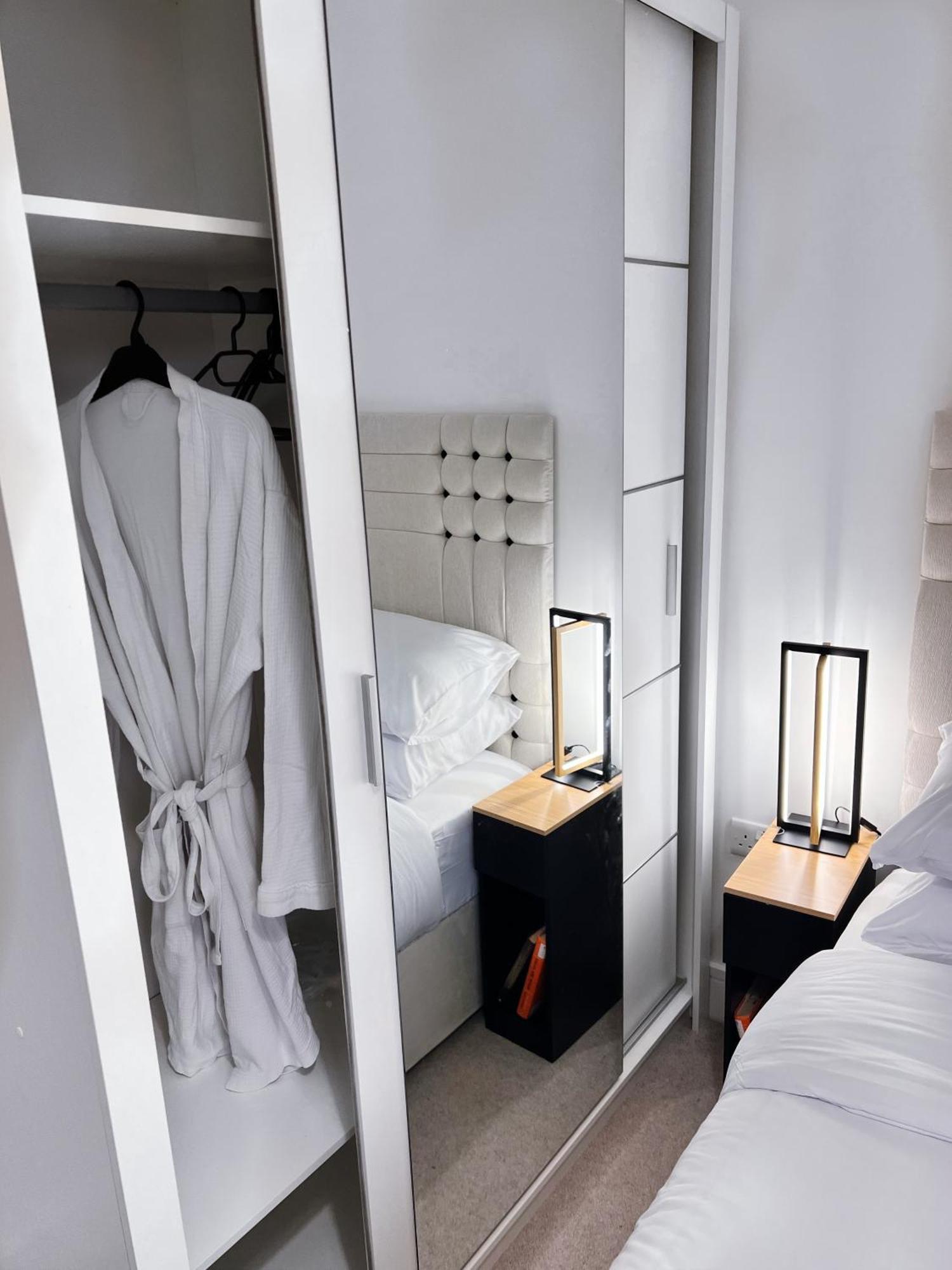 Luxury Modern 2 Bed 2 Bath Apartment *