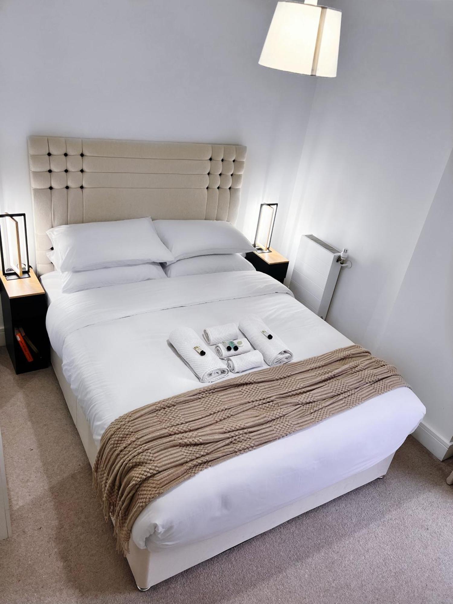 Luxury Modern 2 Bed 2 Bath * London