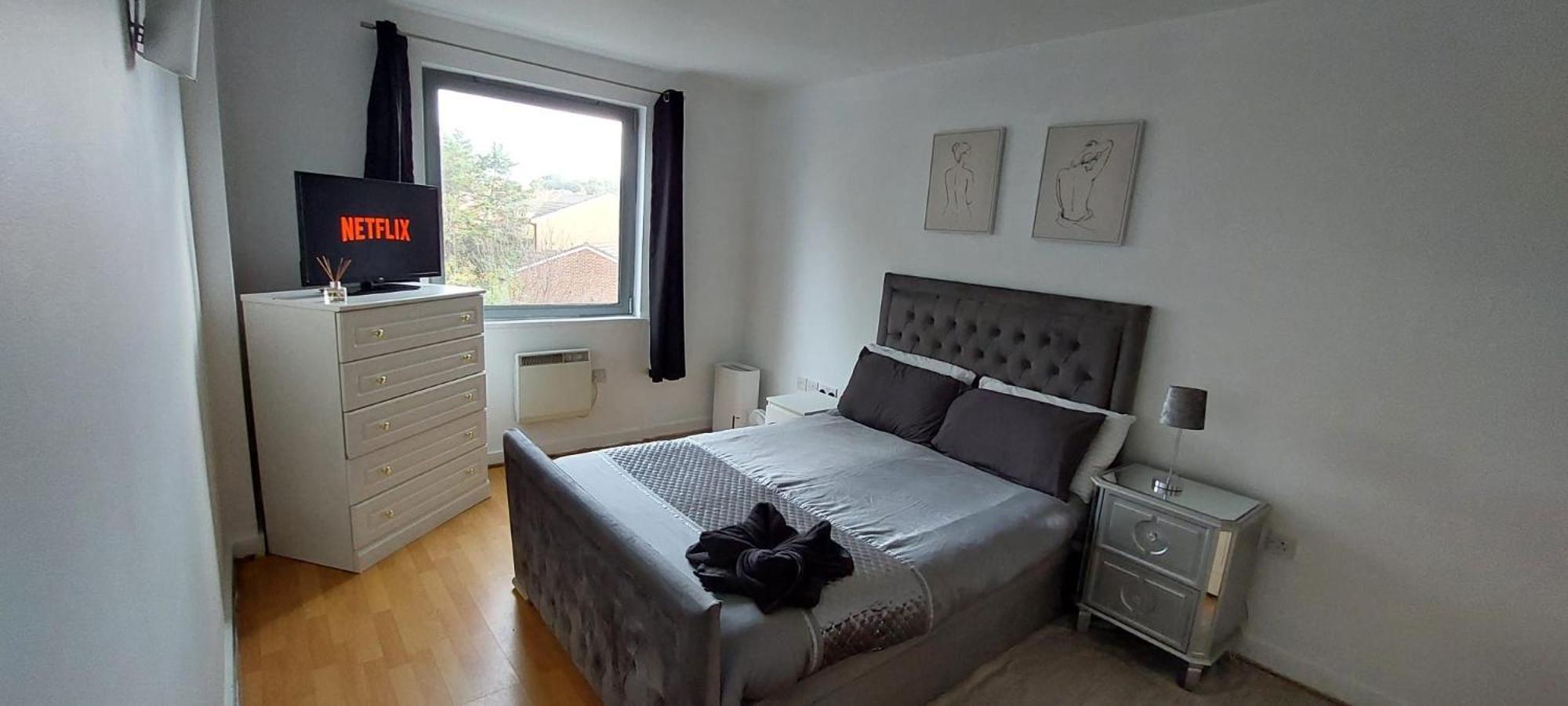Charming 1bdr Serviced Condo! 4 Guests Pool N Free Parking *
