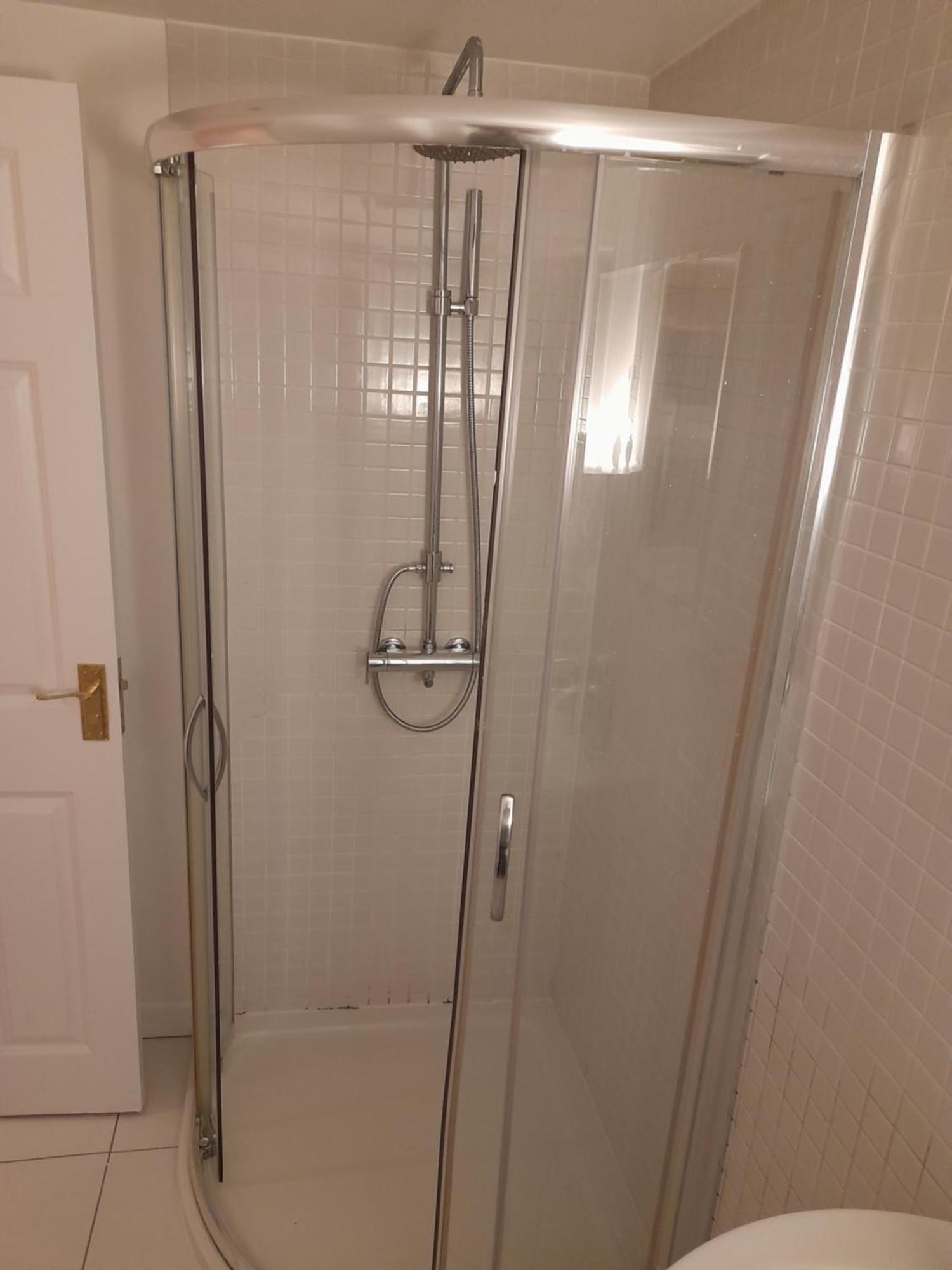 Big Ensuite With Shower And Rest And Good Garden View Homestay London