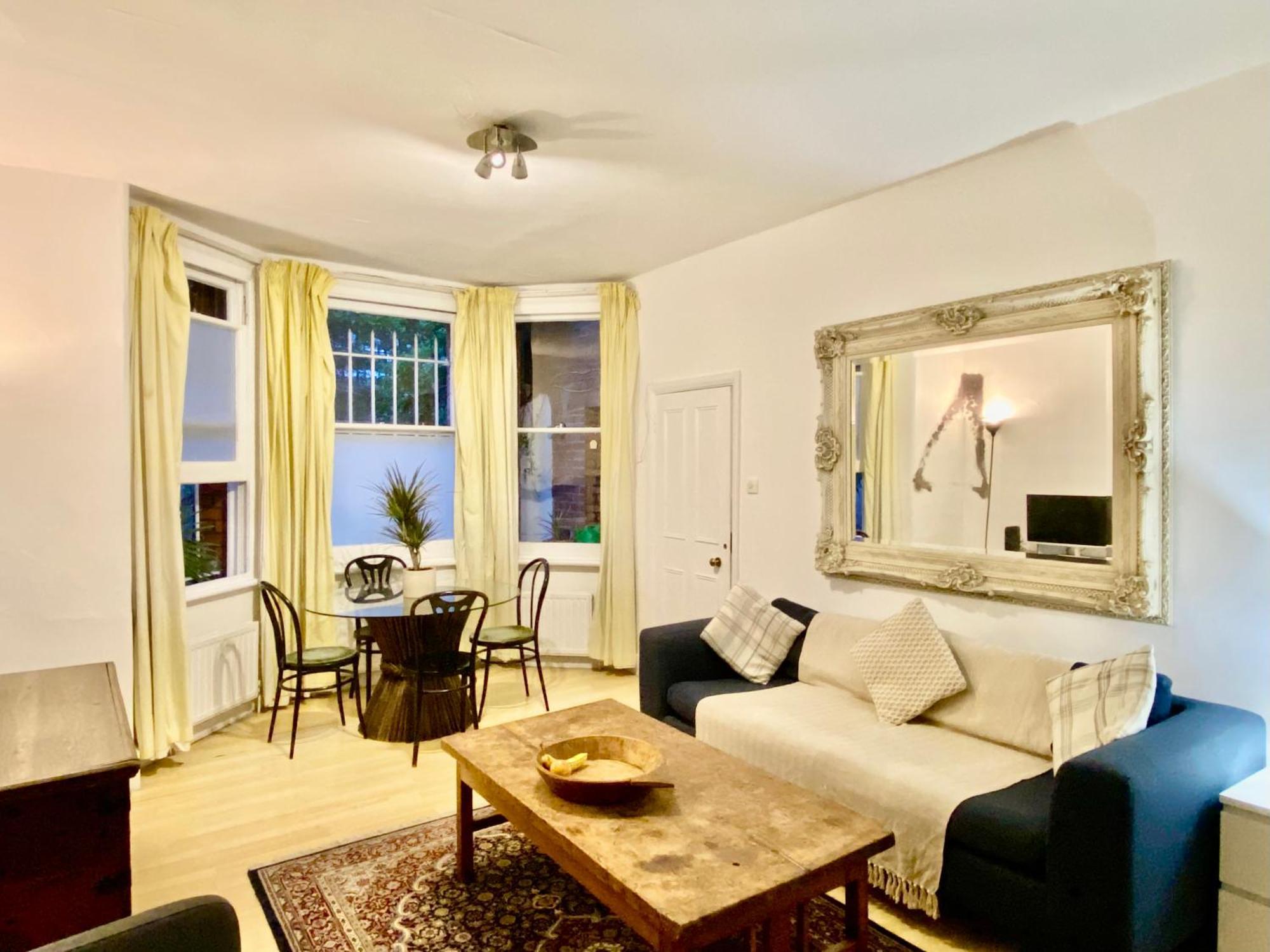 Spacious In Earls Court Apartment