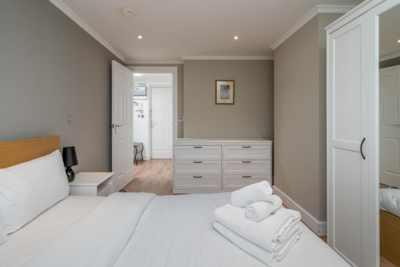 Modern Luxury Apartment, Sleeps Five, Barons Court Apartamento *