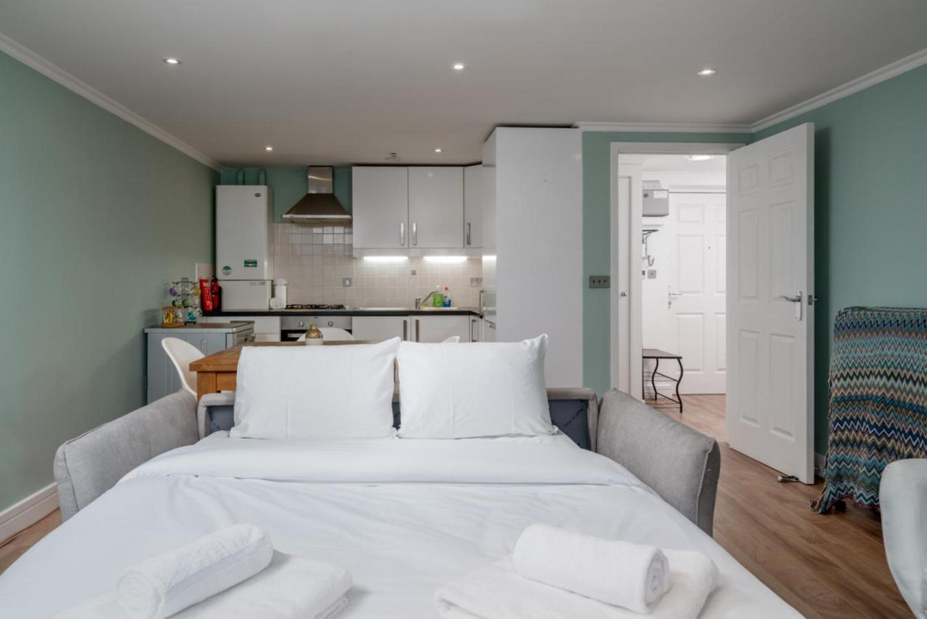 Apartamento Modern Luxury Apartment, Sleeps Five, Barons Court Londres
