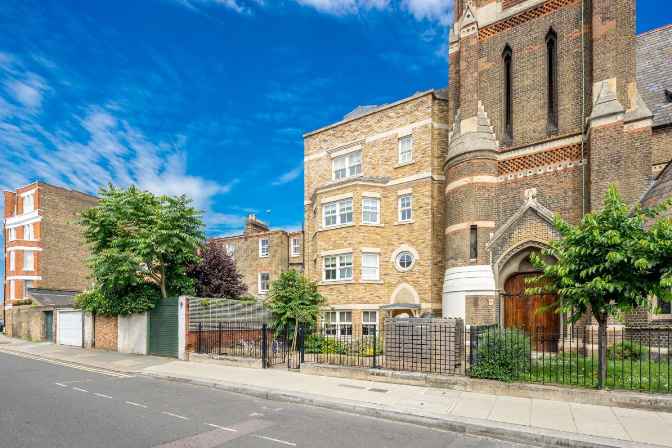 Modern Luxury Apartment, Sleeps Five, Barons Court Apartamento Londres