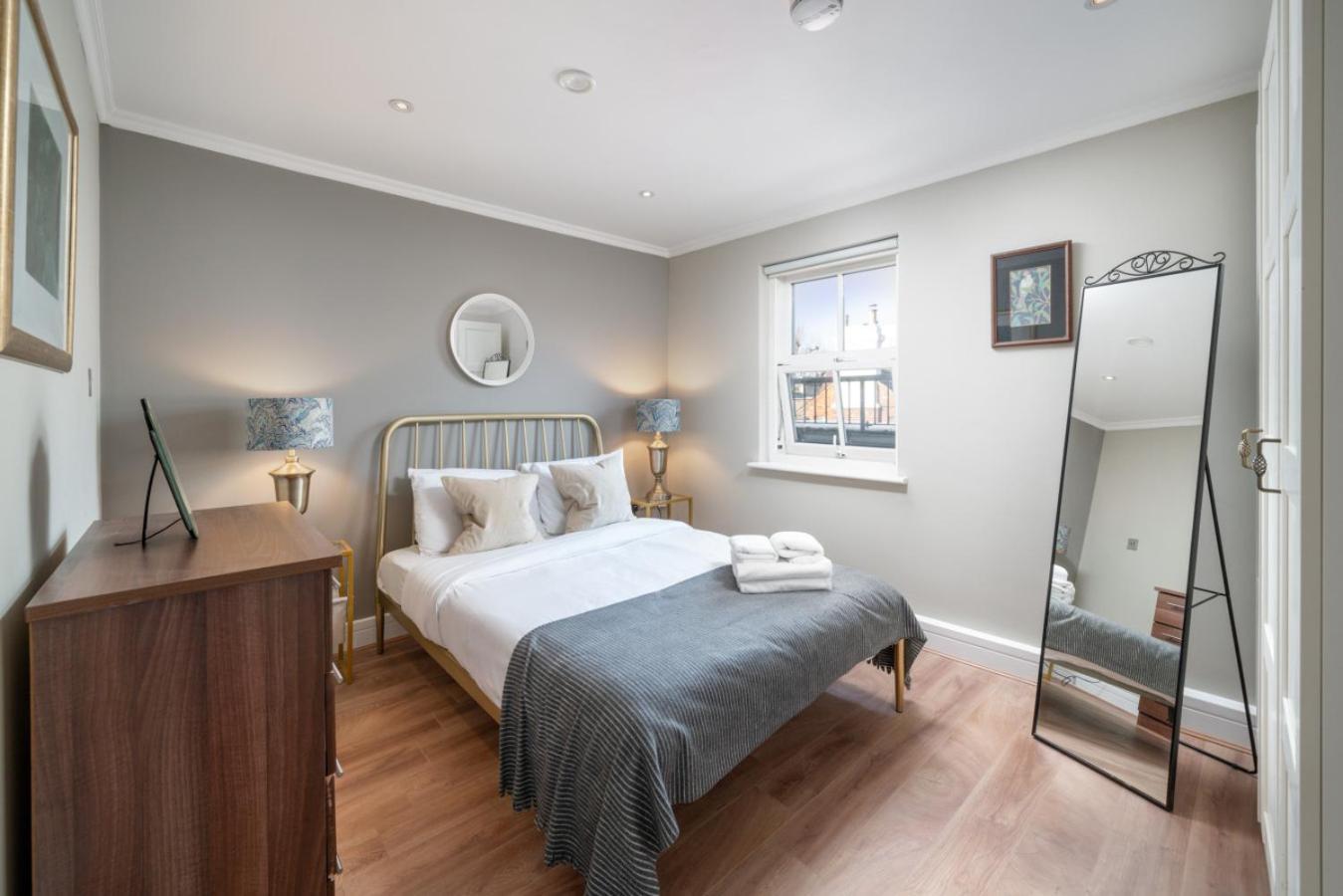 Designer 1 Bed Flat Barons Court Sleeps 4, Balcony Apartamento *