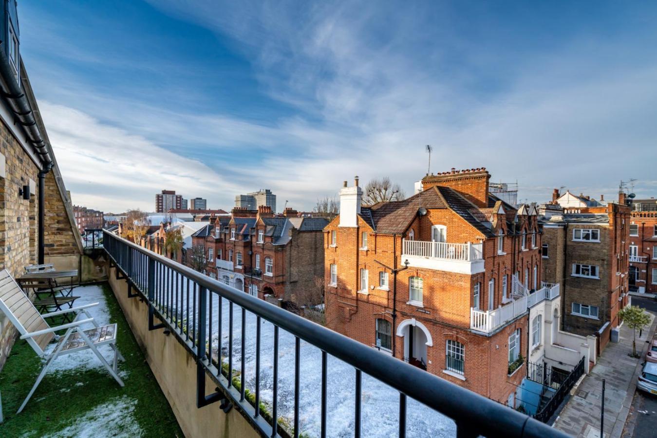 Designer 1 Bed Flat Barons Court Sleeps 4, Balcony * Londres
