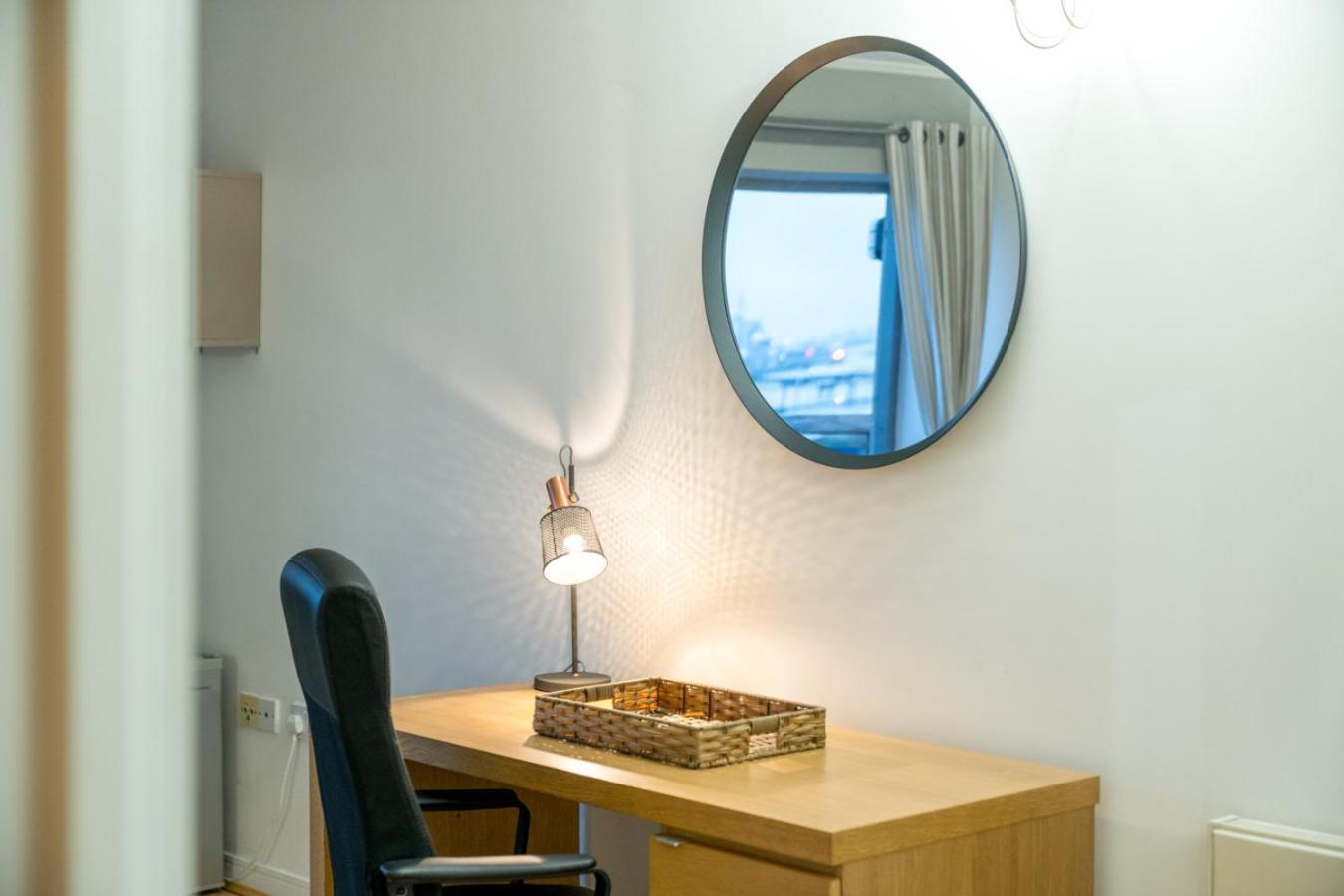 Lovely 3bd Flat, Parking, Sleeps Six Close To O2 Appartement Londen