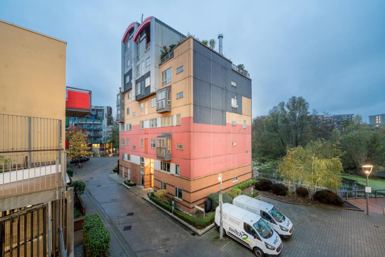 Lovely 3bd Flat, Parking, Sleeps Six Close To O2