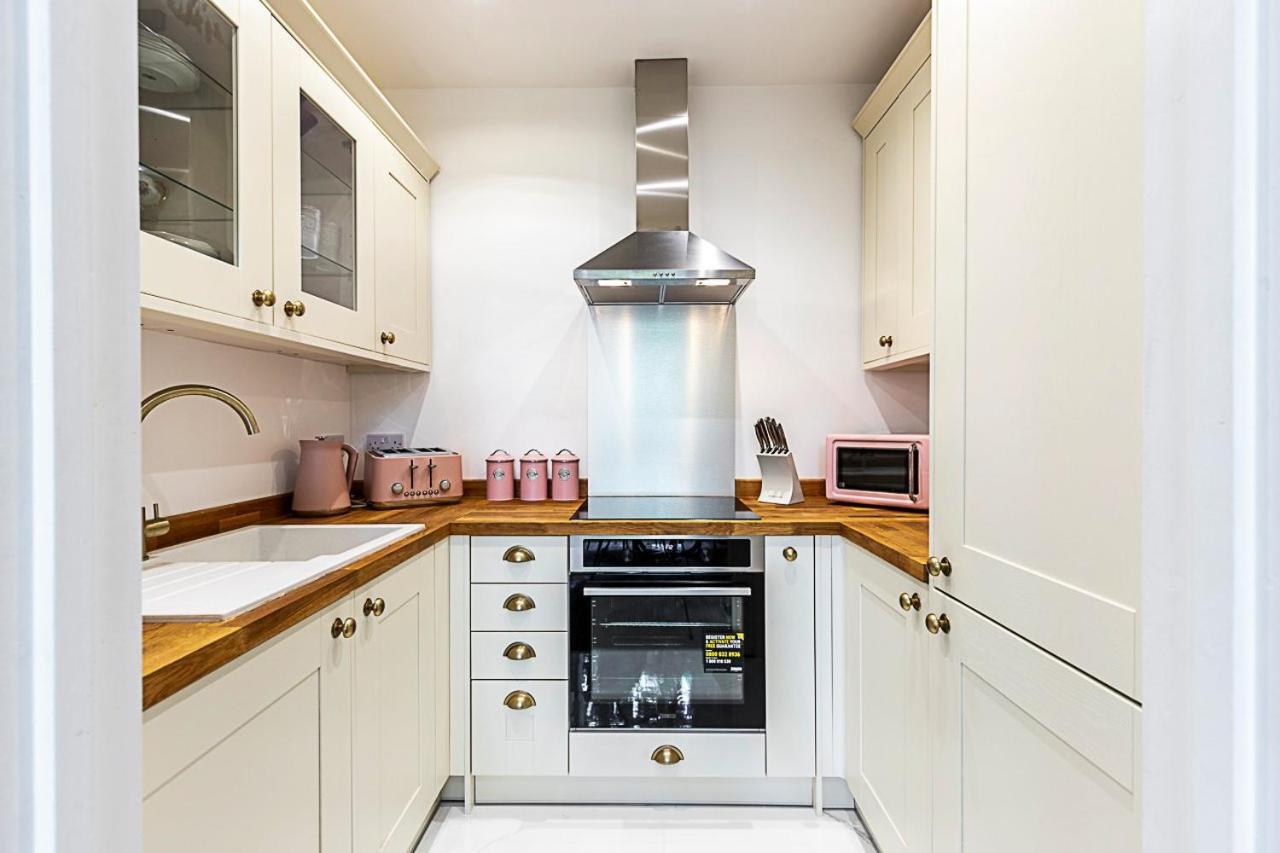 Chic 1 Bedroom Parkview Flat At Arundel Square