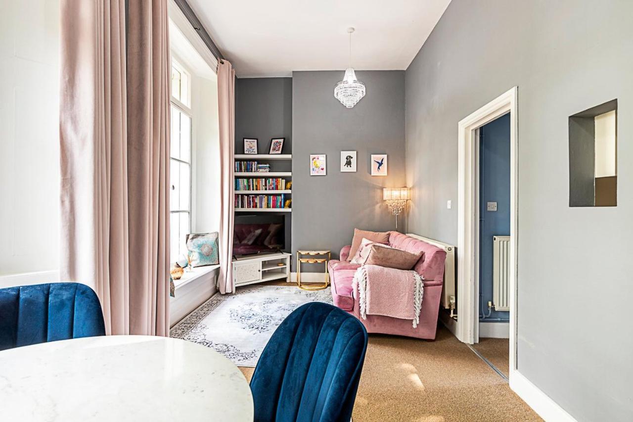 Chic 1 Bedroom Parkview Flat At Arundel Square * London