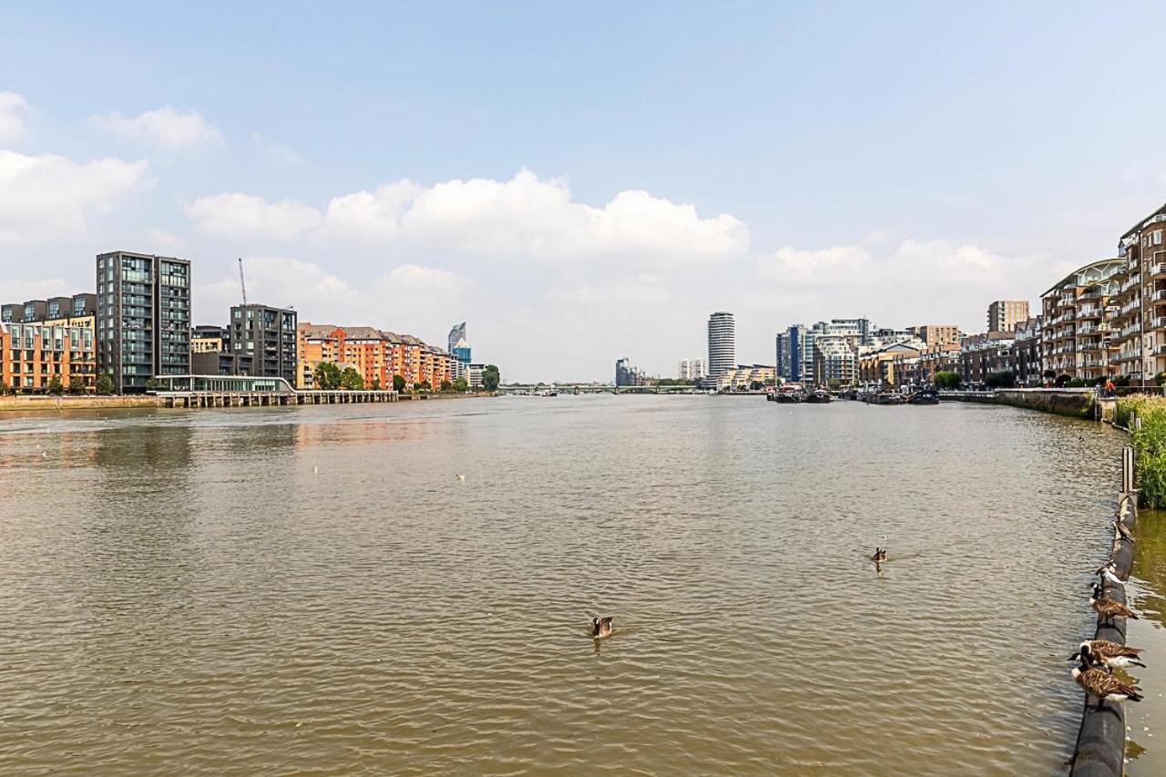 Riverside Escape With Breathtaking Thames Views Apartment London