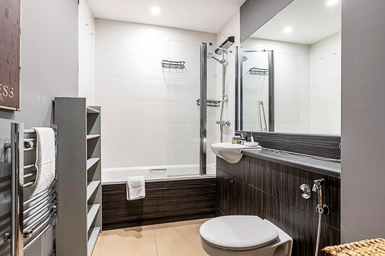 Riverside Escape With Breathtaking Thames Views * London