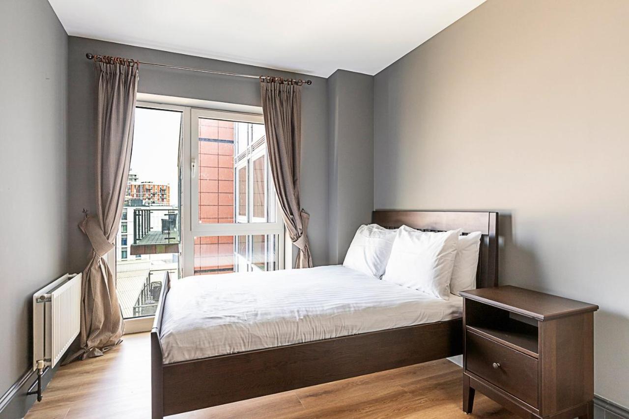 Riverside Escape With Breathtaking Thames Views *