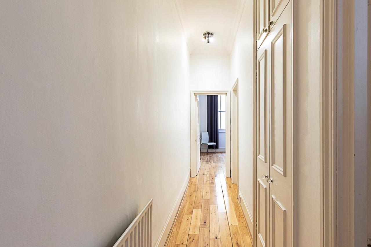 Apartamento Kensington Tranquility Elegant Two-bed Retreat