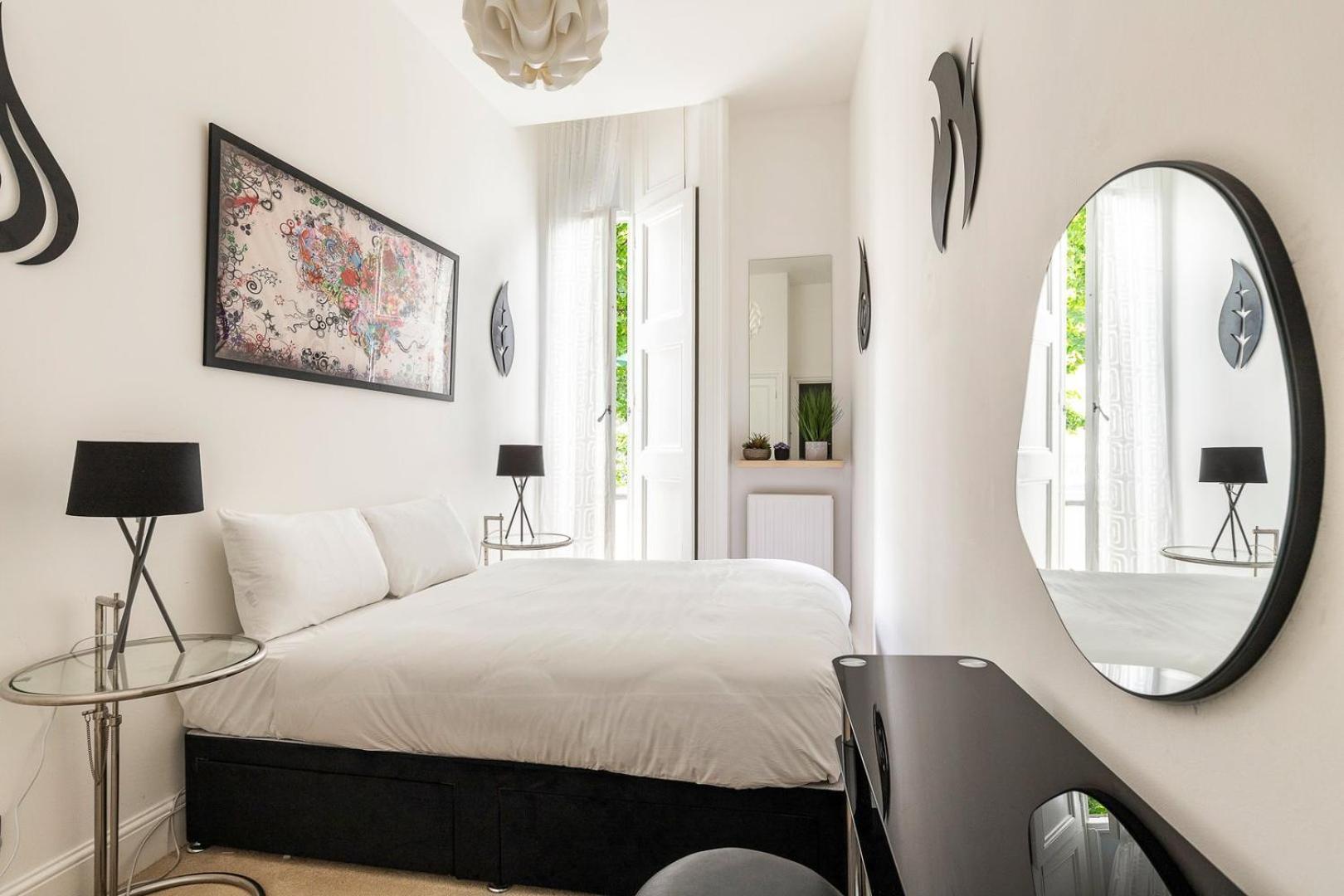 Classic Victorian Flat With Terrace Apartment