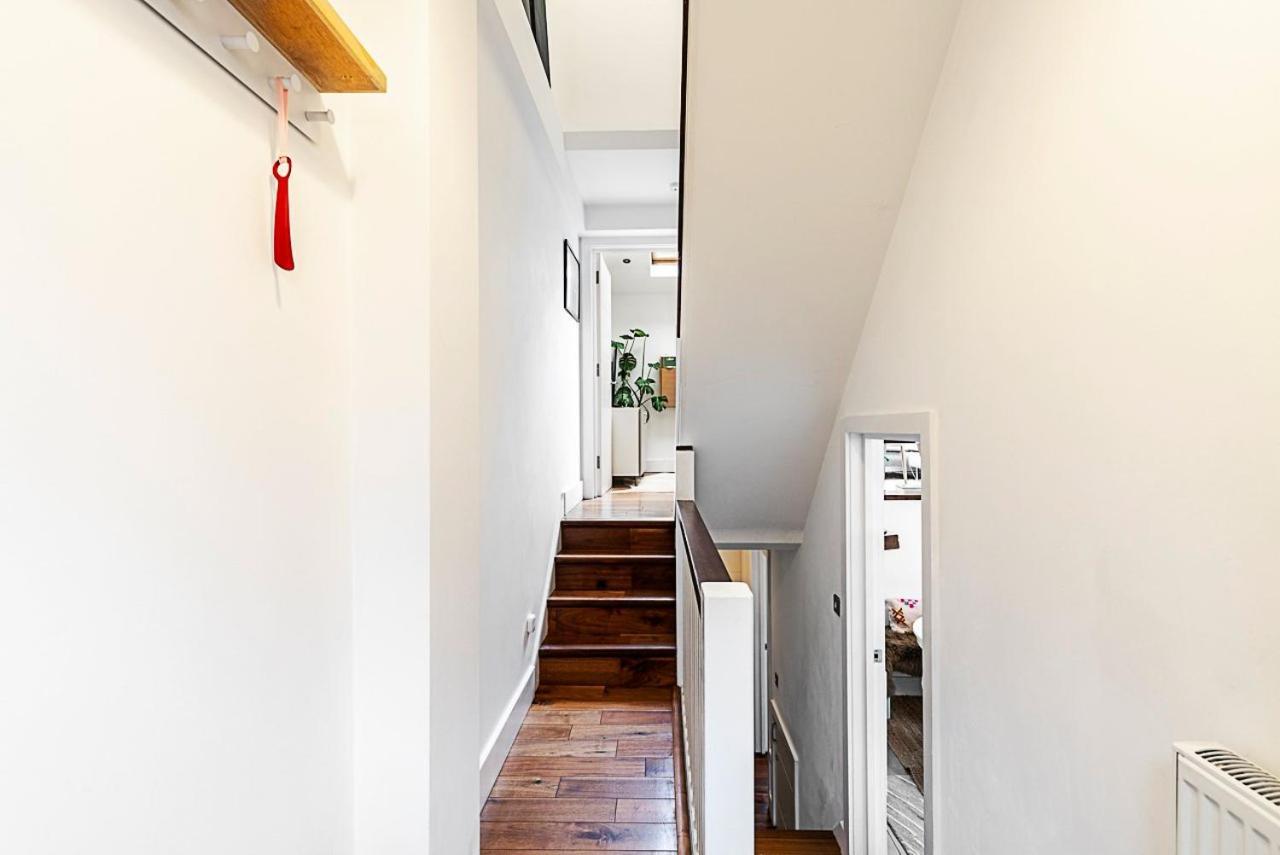 Modern Airy 2-bed Gem In Trendy Stoke Newington London