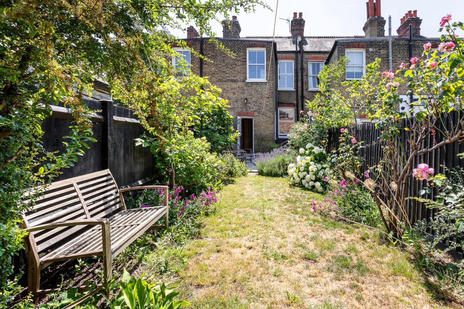 Tooting's Charming Victorian Garden Hideaway Holiday home *
