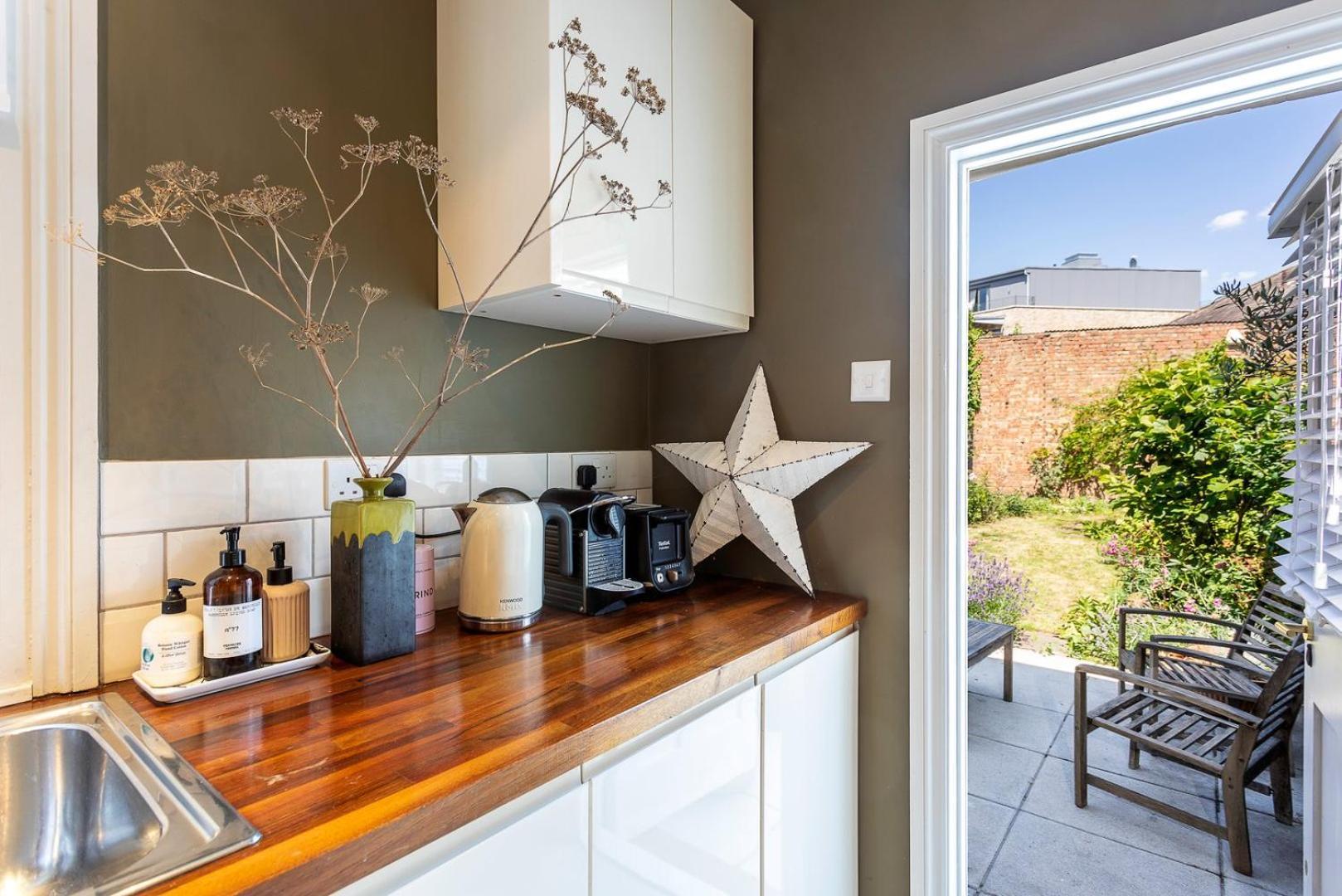 Holiday home Tooting's Charming Victorian Garden Hideaway *