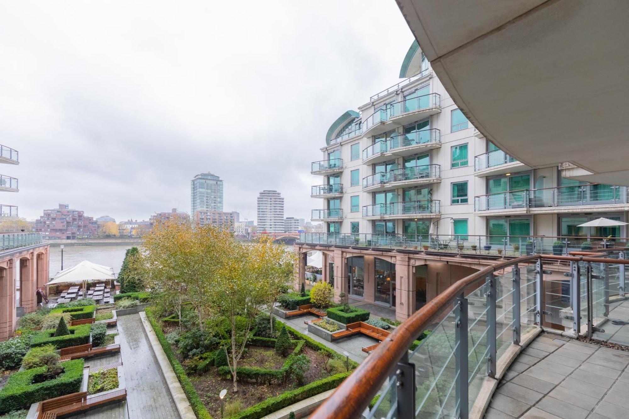 Sleek 1bd Flat With View Of The River Thames Apartment