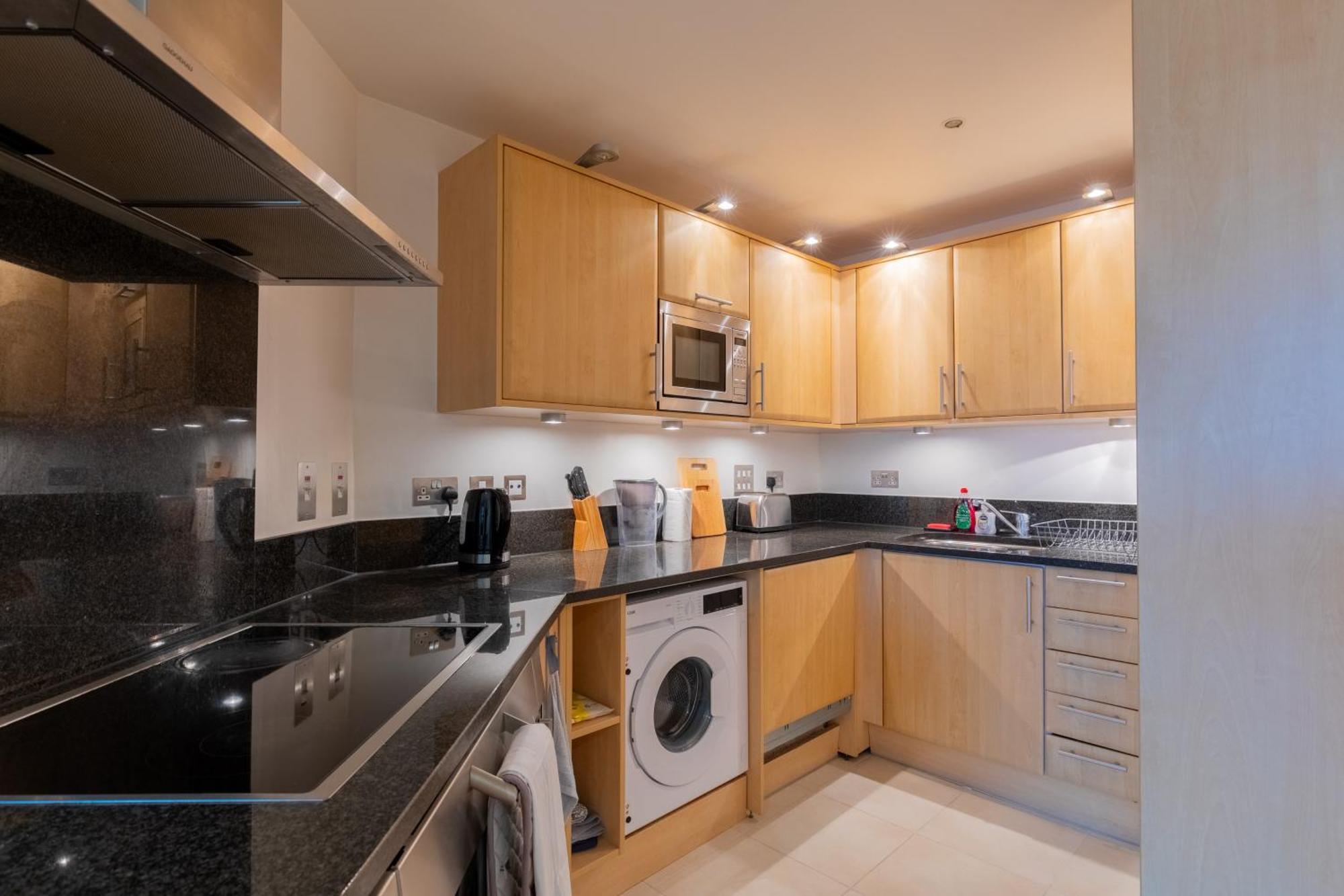 Sleek 1bd Flat With View Of The River Thames Apartment London