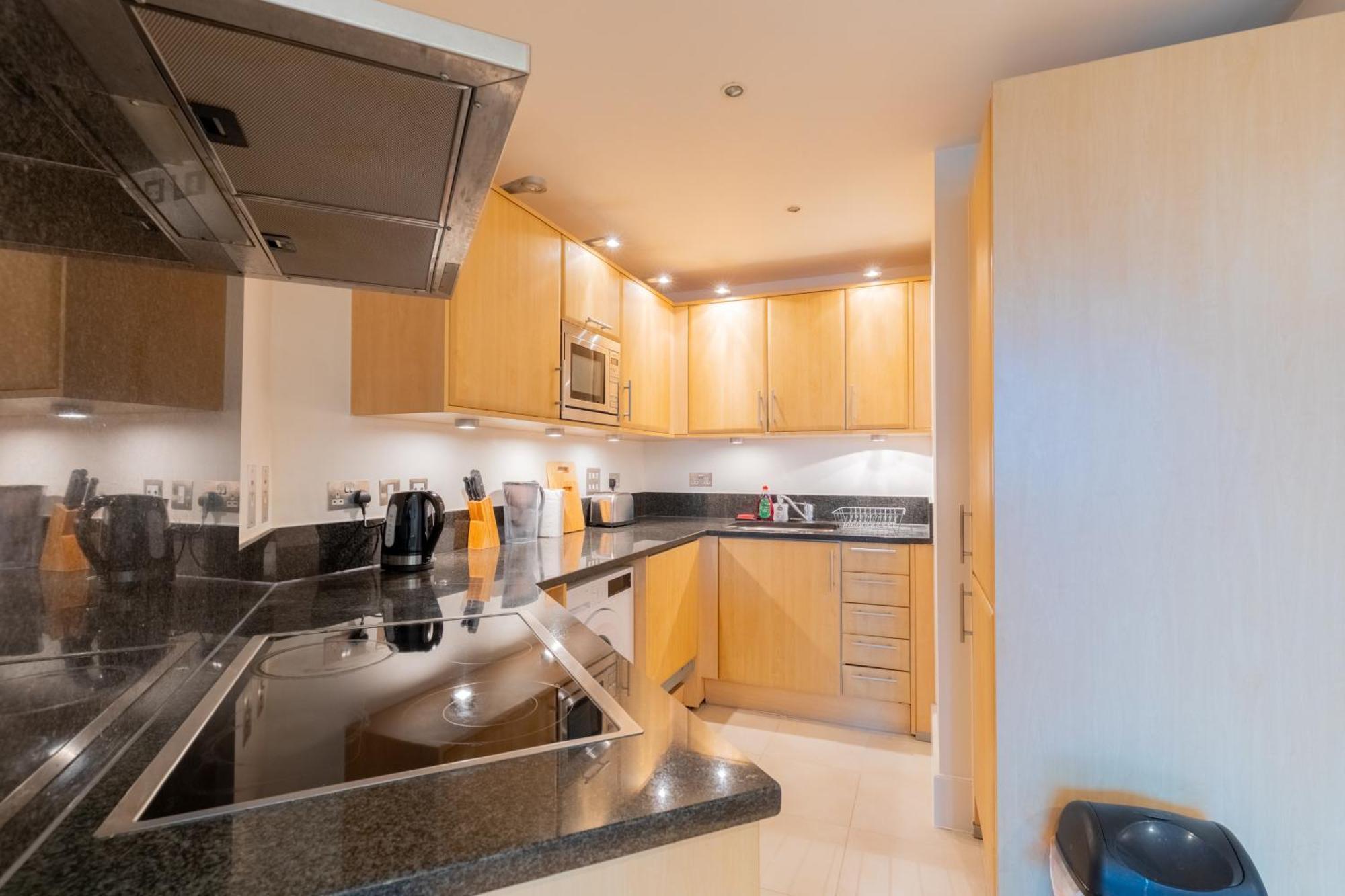 Sleek 1bd Flat With View Of The River Thames Apartment