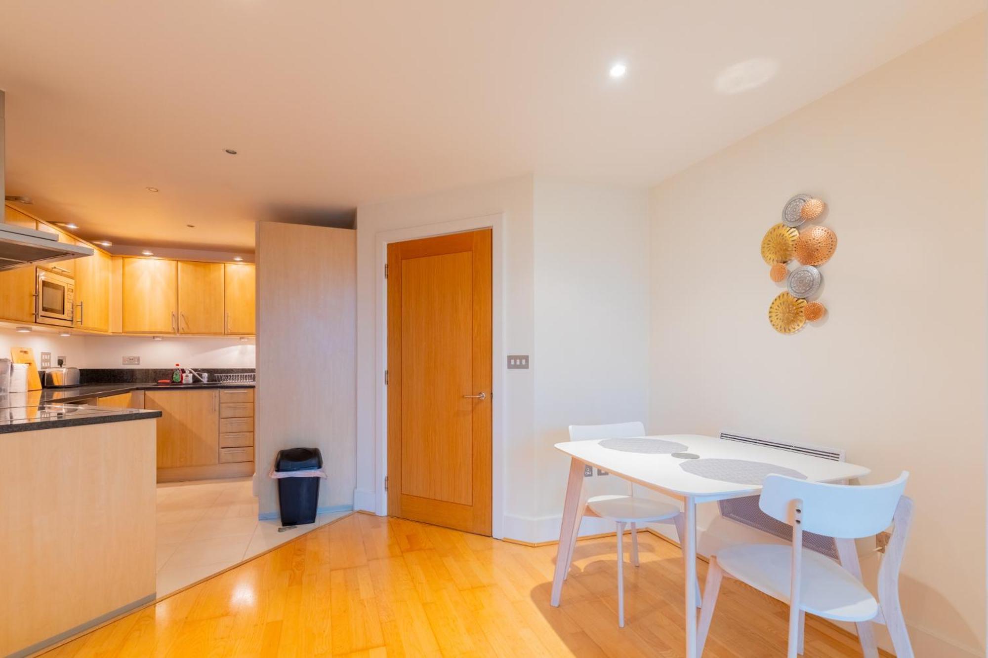 Sleek 1bd Flat With View Of The River Thames Apartment *