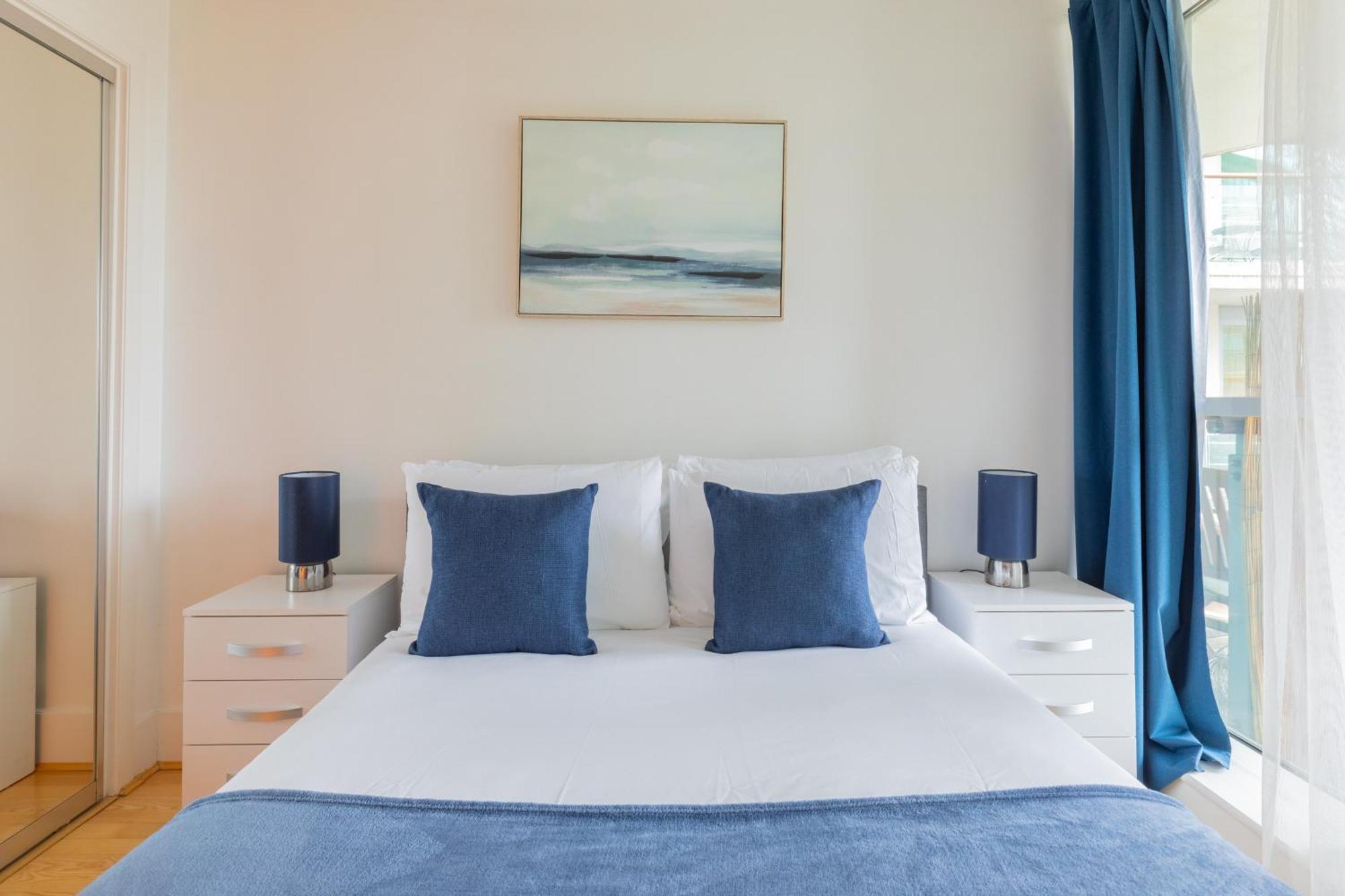 Sleek 1bd Flat With View Of The River Thames London