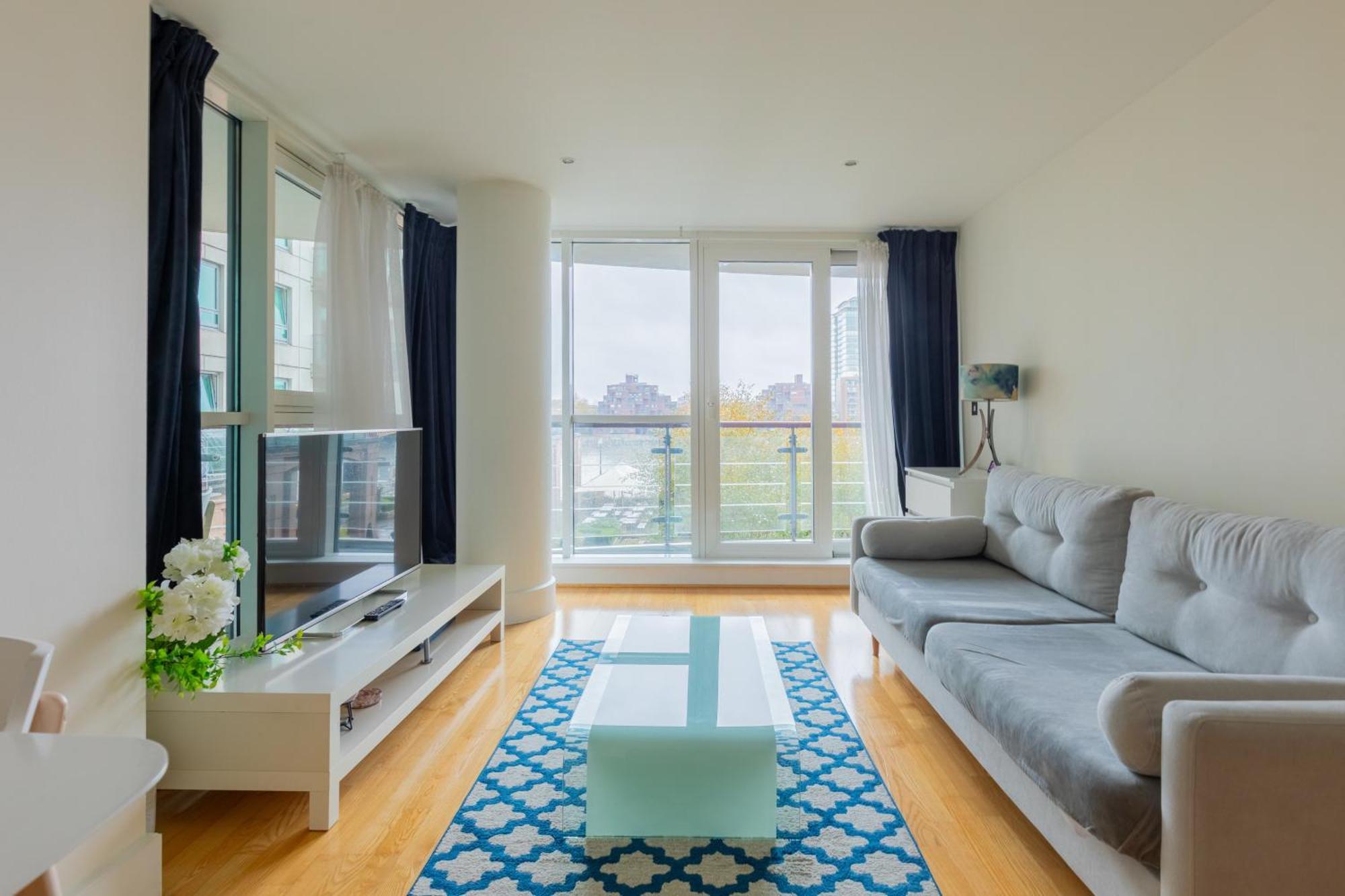 Sleek 1bd Flat With View Of The River Thames London