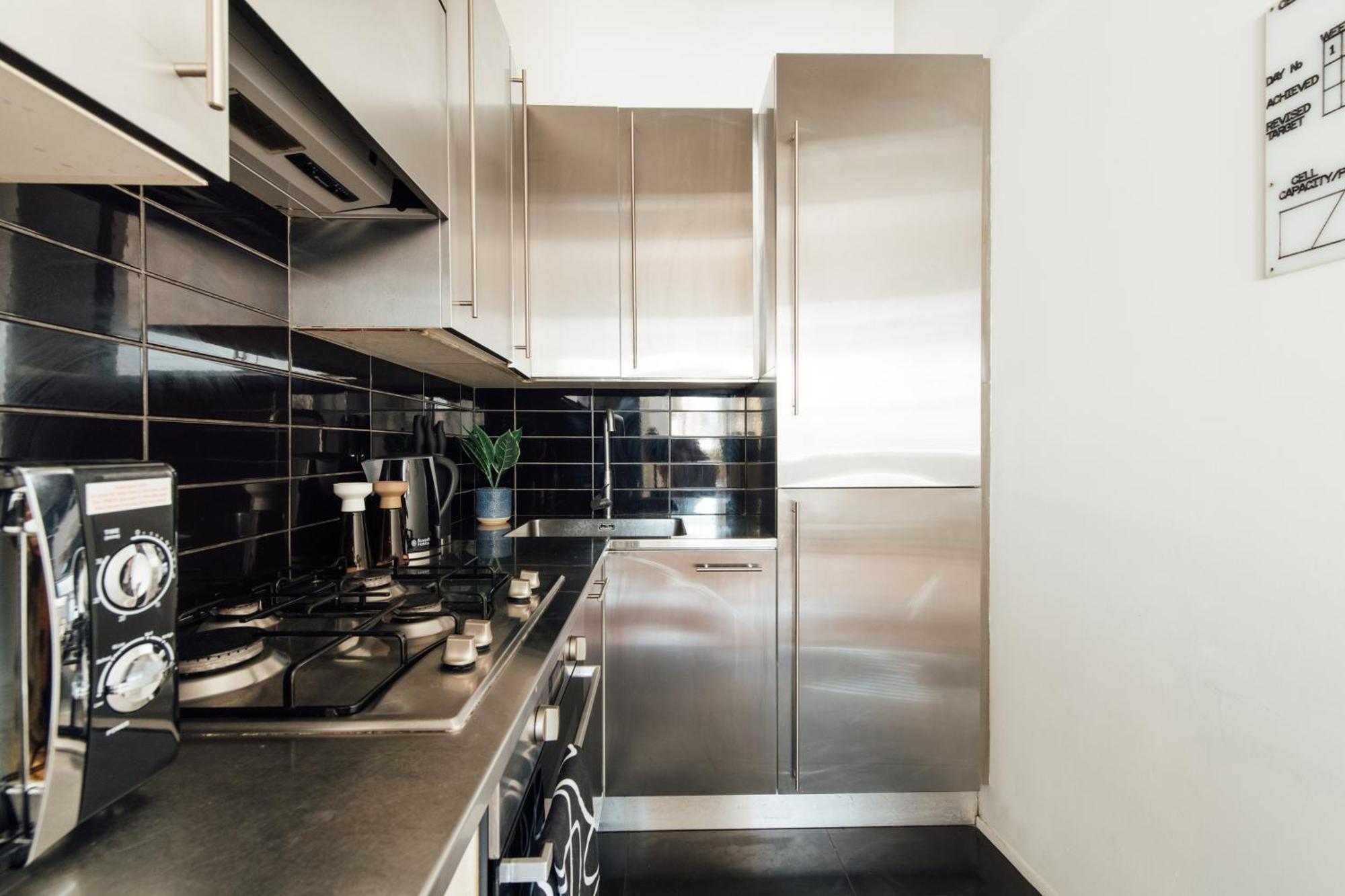 Unique 2 Bedroom Flat On Stoke Newington High Street Apartment