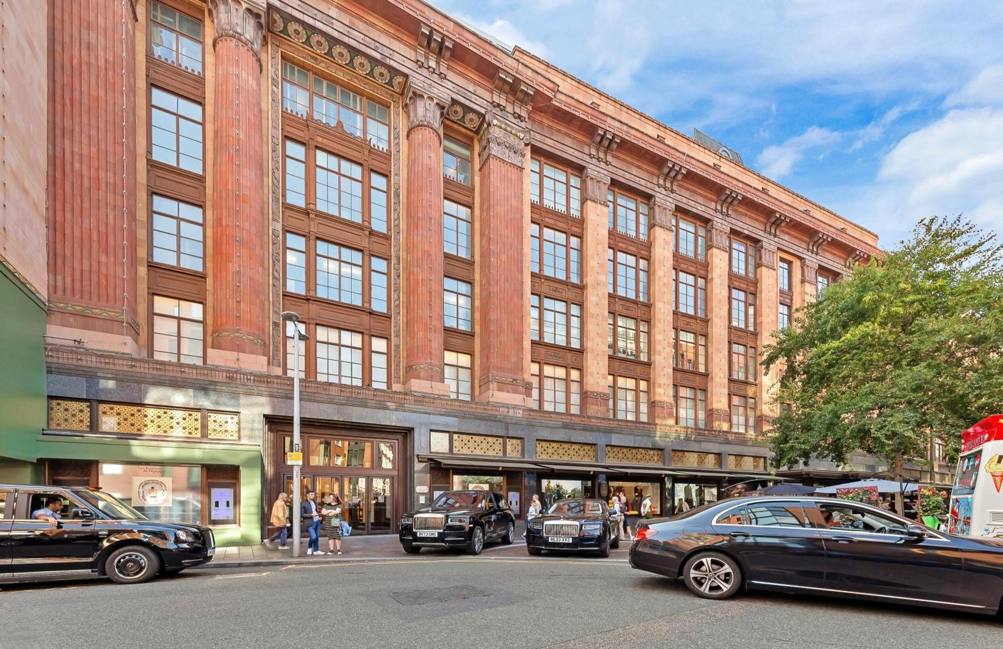 Iconic With Terrace Over Harrods *